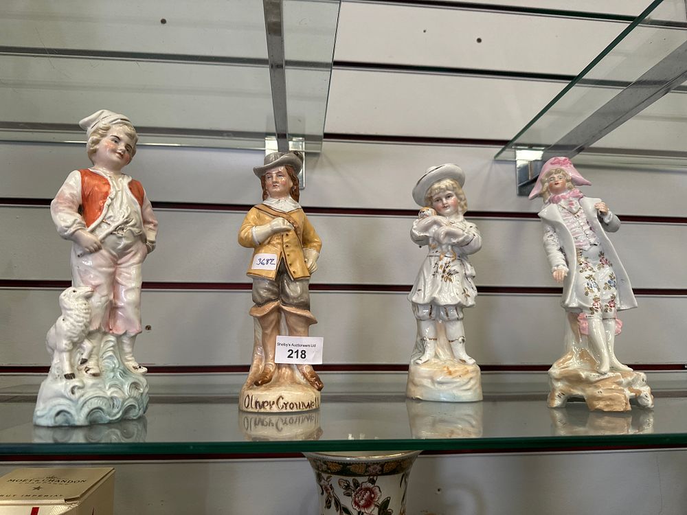 Lot 218: Selection of various age Staffordshire pottery figurines