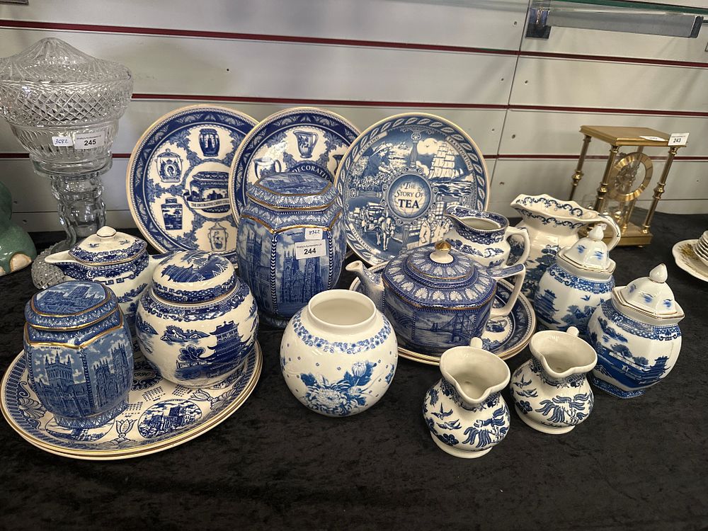 Lot 244: Large amount of ringtones blue and white ware pottery items