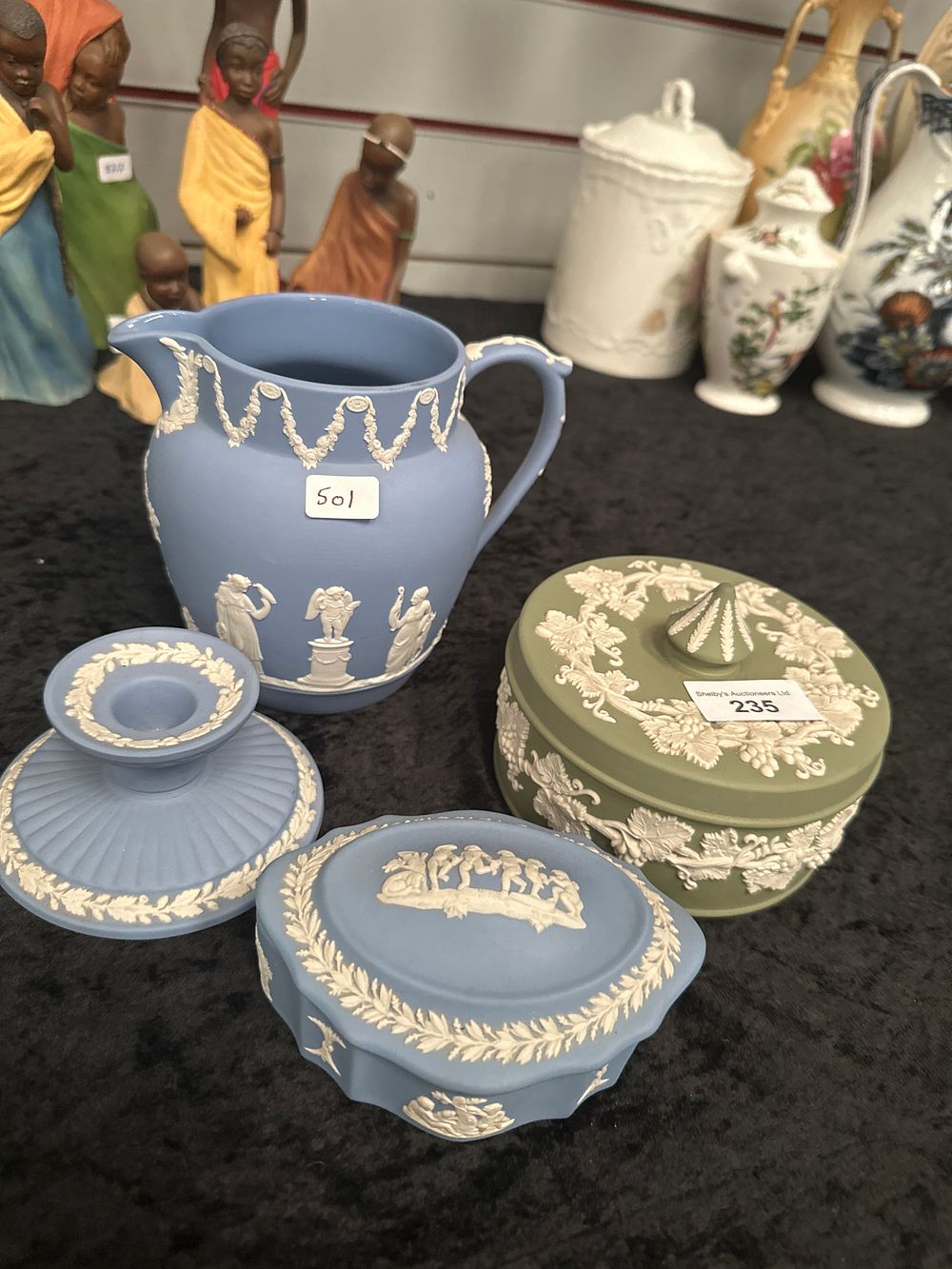 Lot 235: 4 pieces of Wedgwood pottery ware