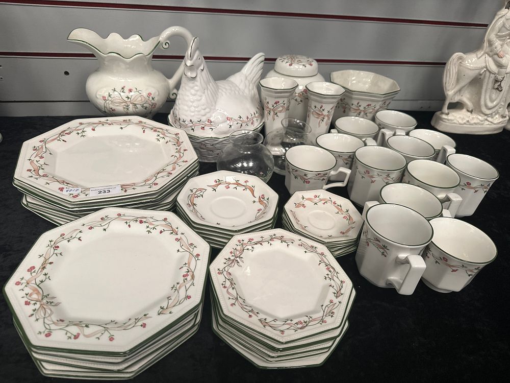 Lot 233: Large amount of eternal bow pottery ware dinner and tea set items