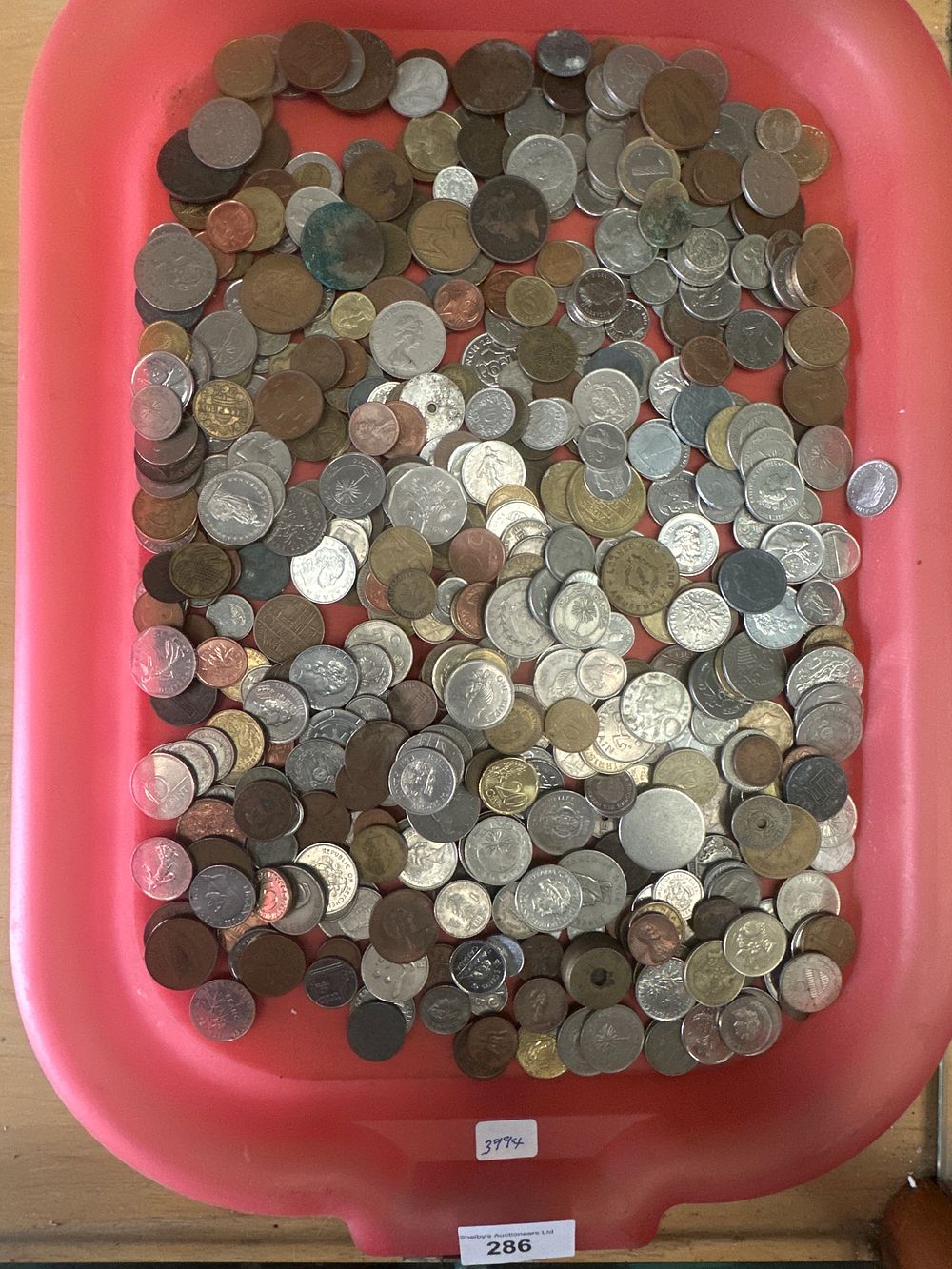 Lot 286: Tray containing foreign coinage