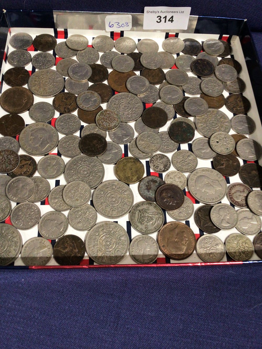 Lot 314: Tray containing various British coinage