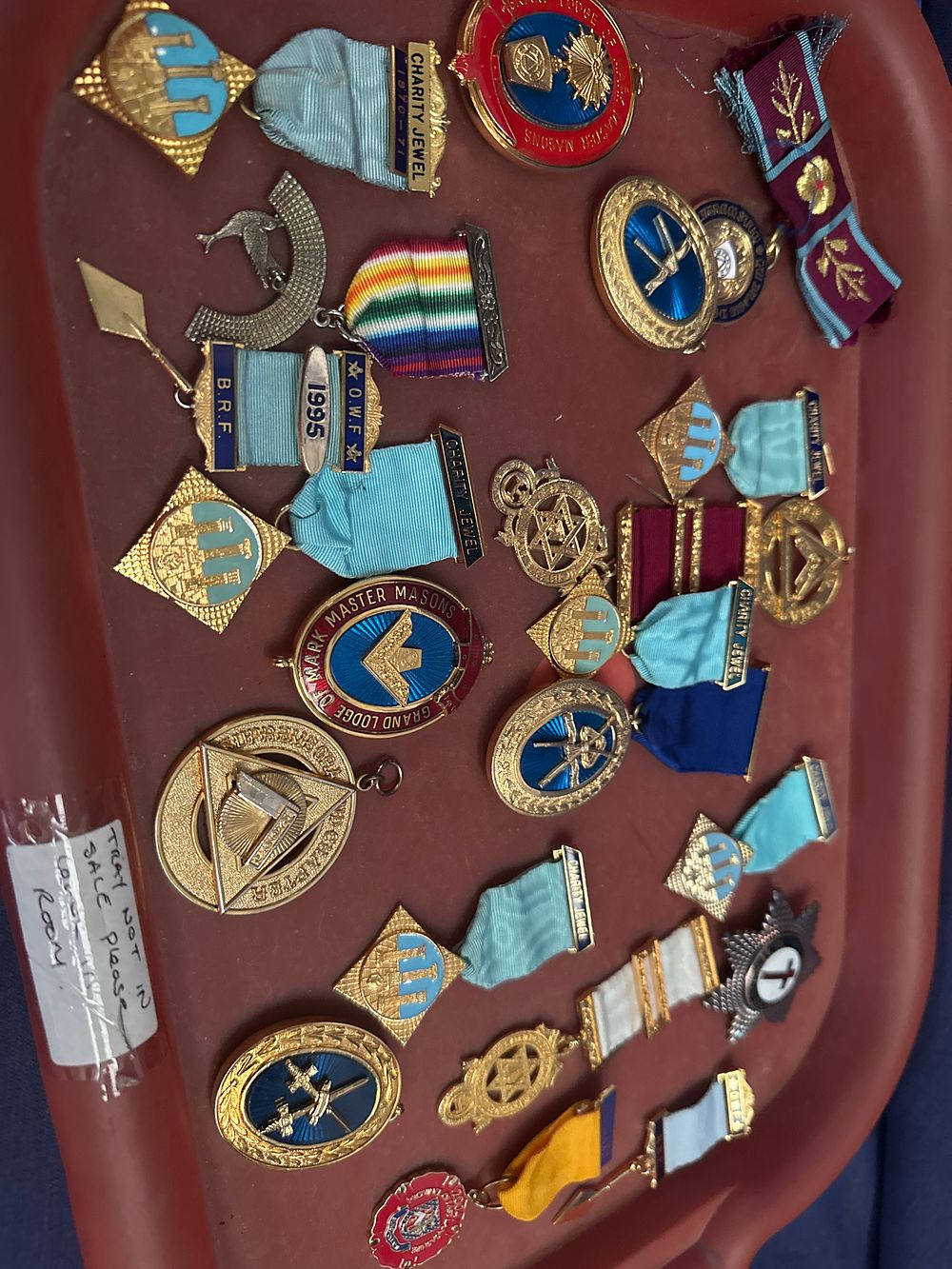 Lot 266: Tray containing free masons medals badges etc