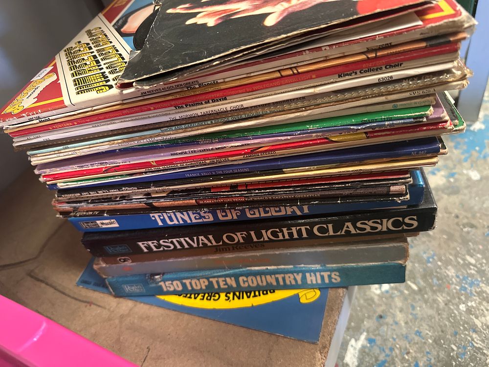 Lot 194: Selection of various vinyl records