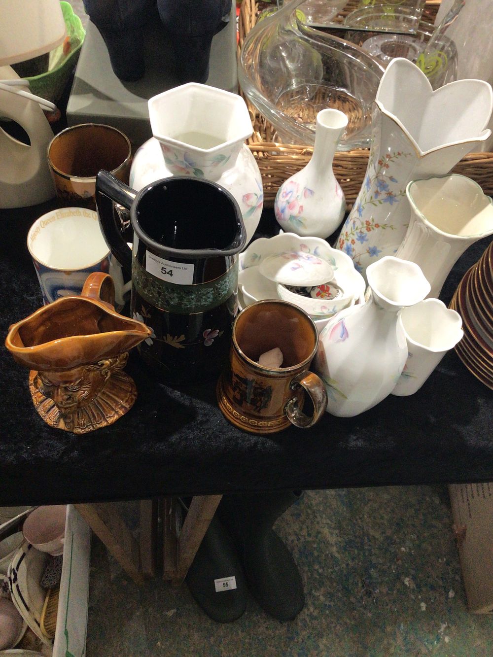 Lot 54: Selection of pottery ware items including aynsley pottery...