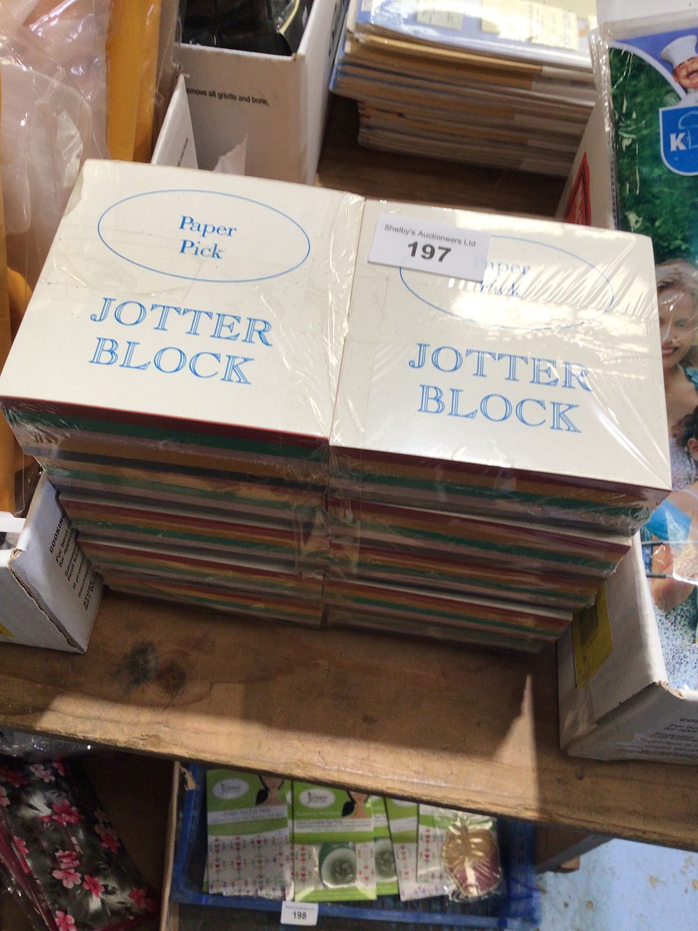 Lot 197: Pack of 10 new large jotter pads