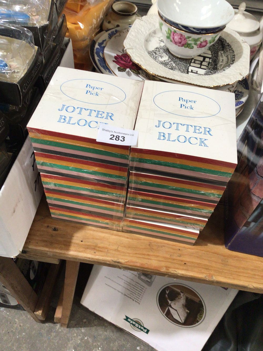 Lot 283: Pack of 10 new large jotter pads