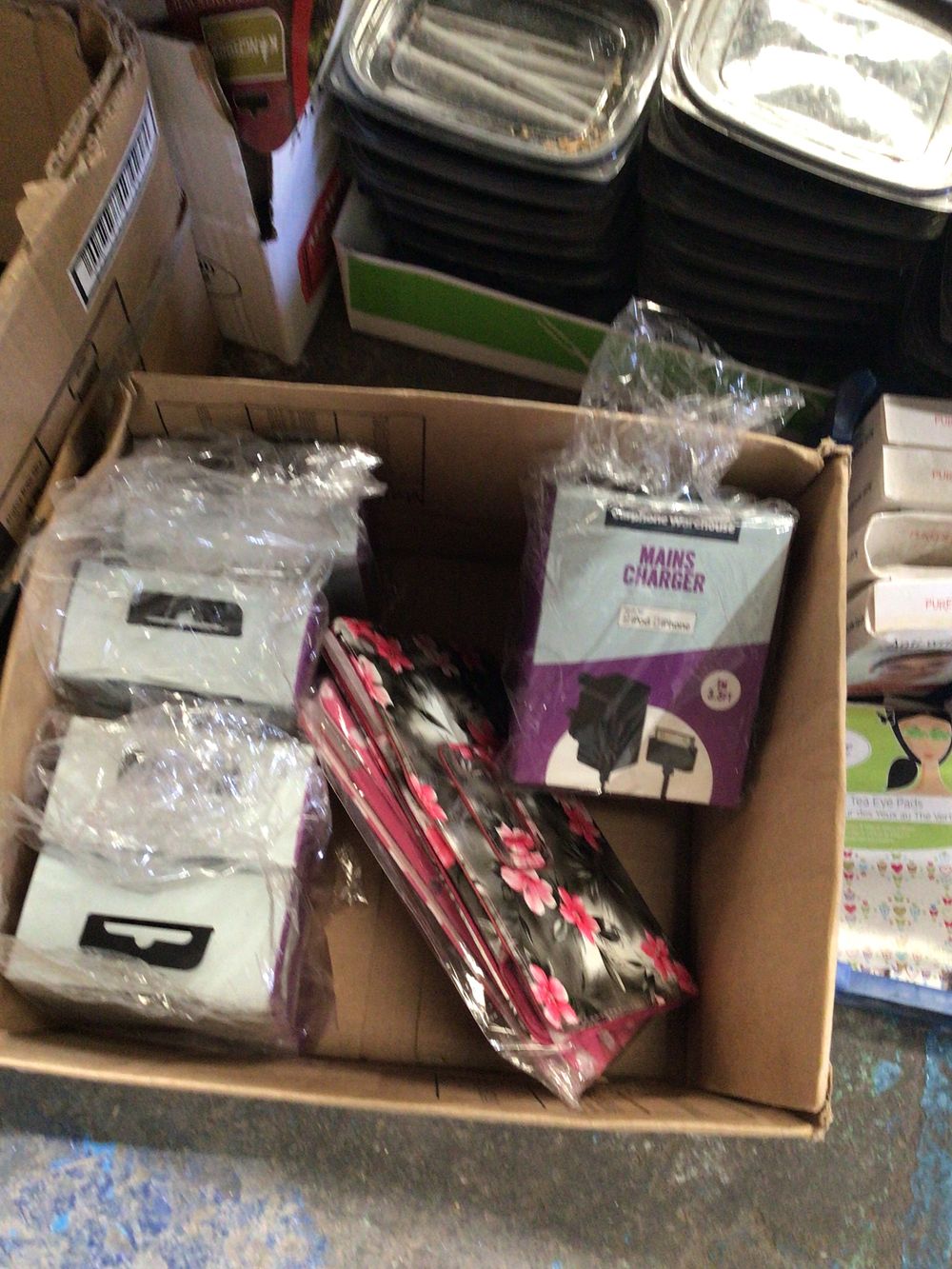 Lot 200: Selection of iPod I phone chargers with 2...
