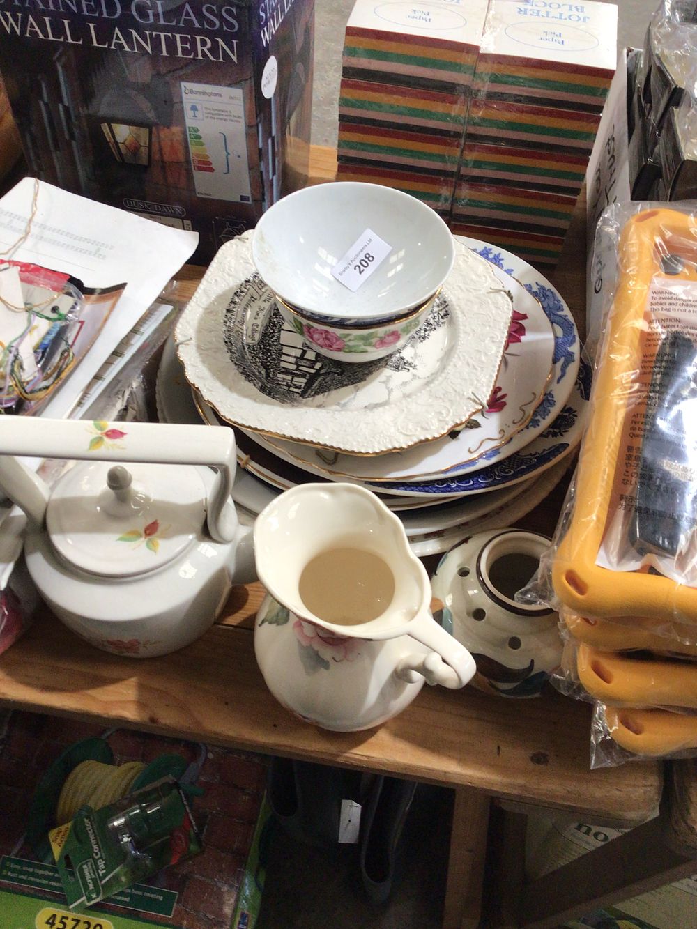 Lot 208: Selection of pottery ware items