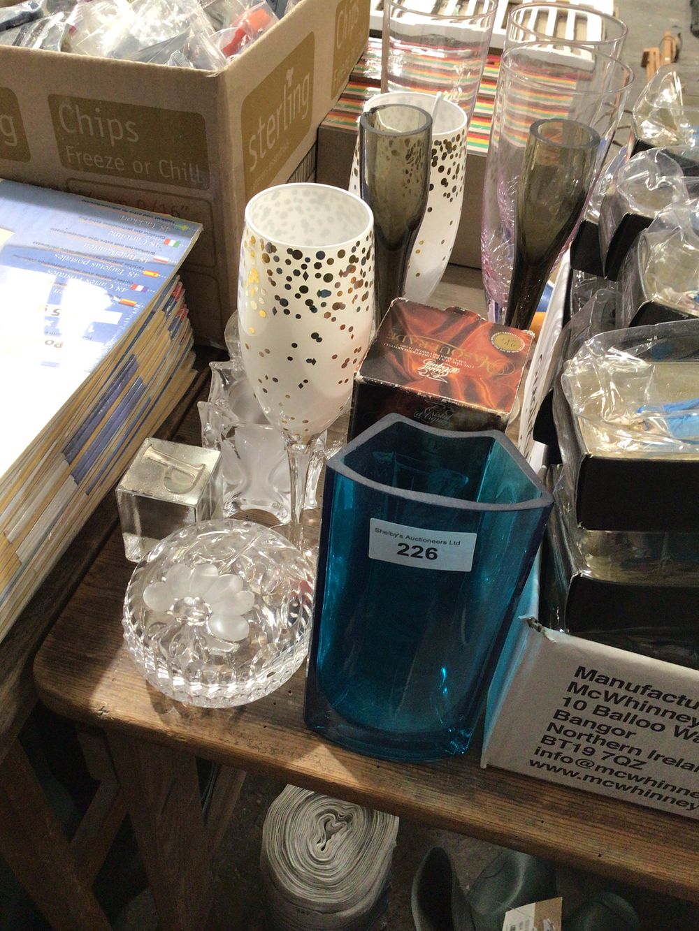 Lot 226: Selection of glassware items