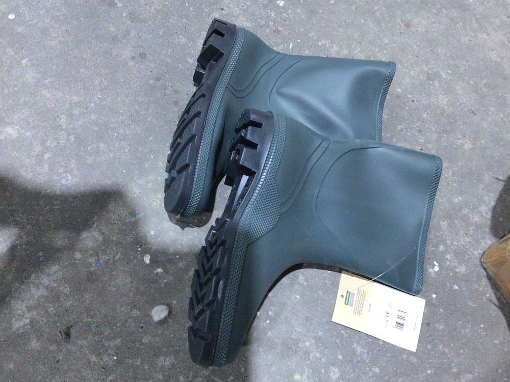 Lot 258: Pair of town and country size 9 new...