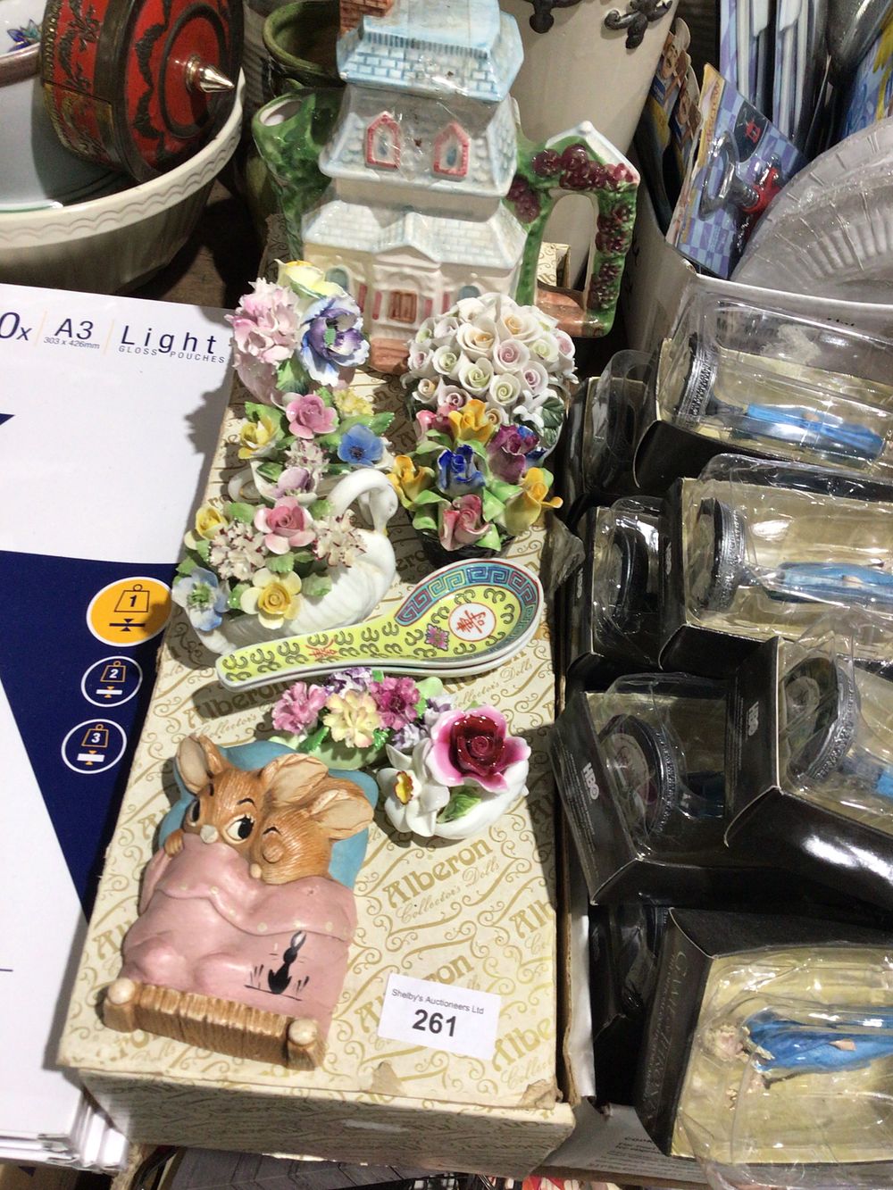 Lot 261: Selection of pottery ware items