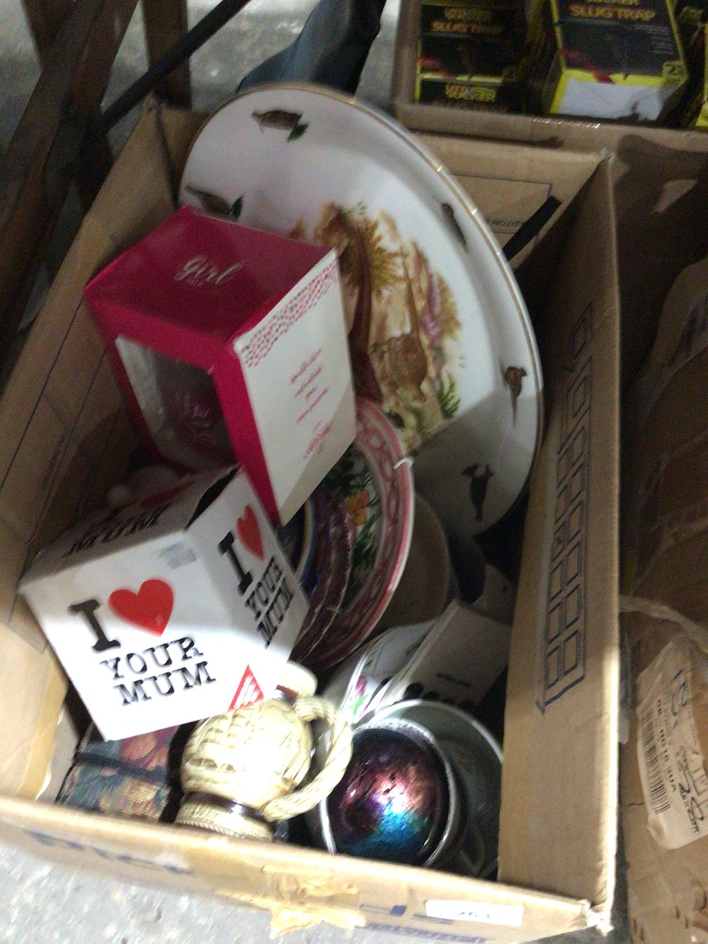 Lot 263: Box of pottery ware items etc