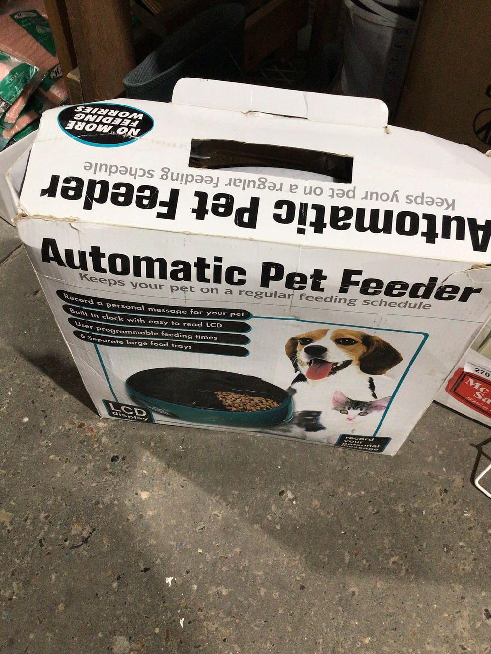 Lot 271: Automatic pet feeder in box used good condition