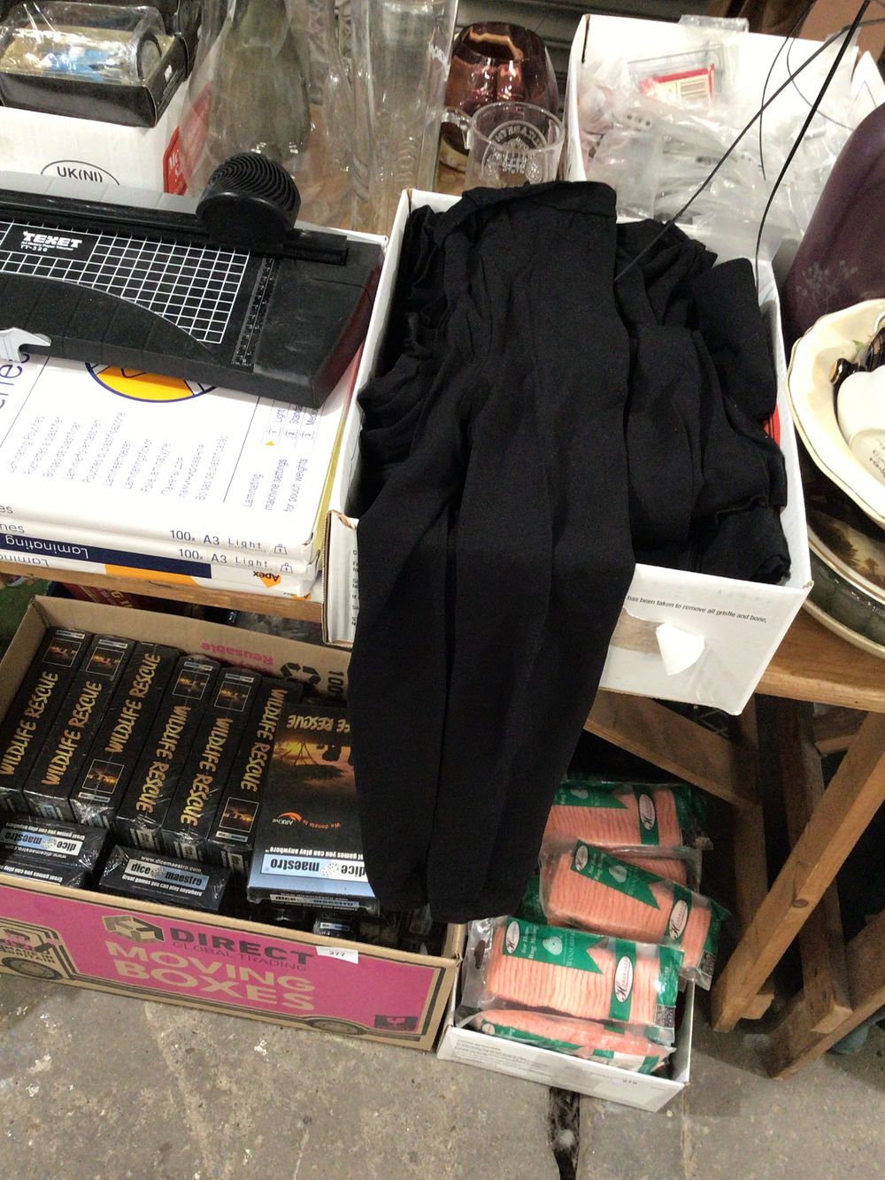 Lot 276: Brand new ladies thick tight opaque leggings