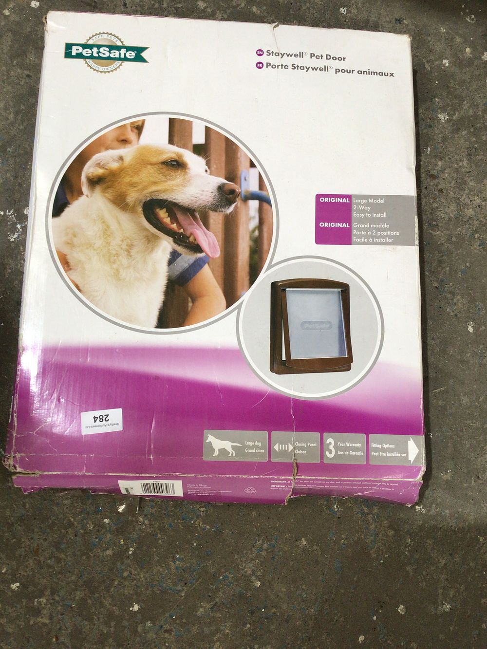 Lot 284: Pet safe stay well pet door new in...