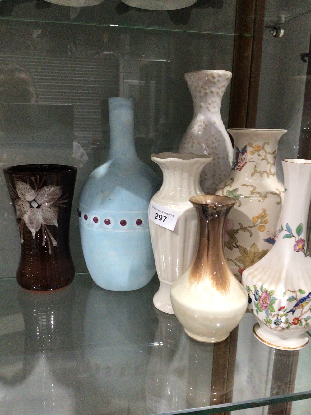 Lot 297: Selection of pottery ware items