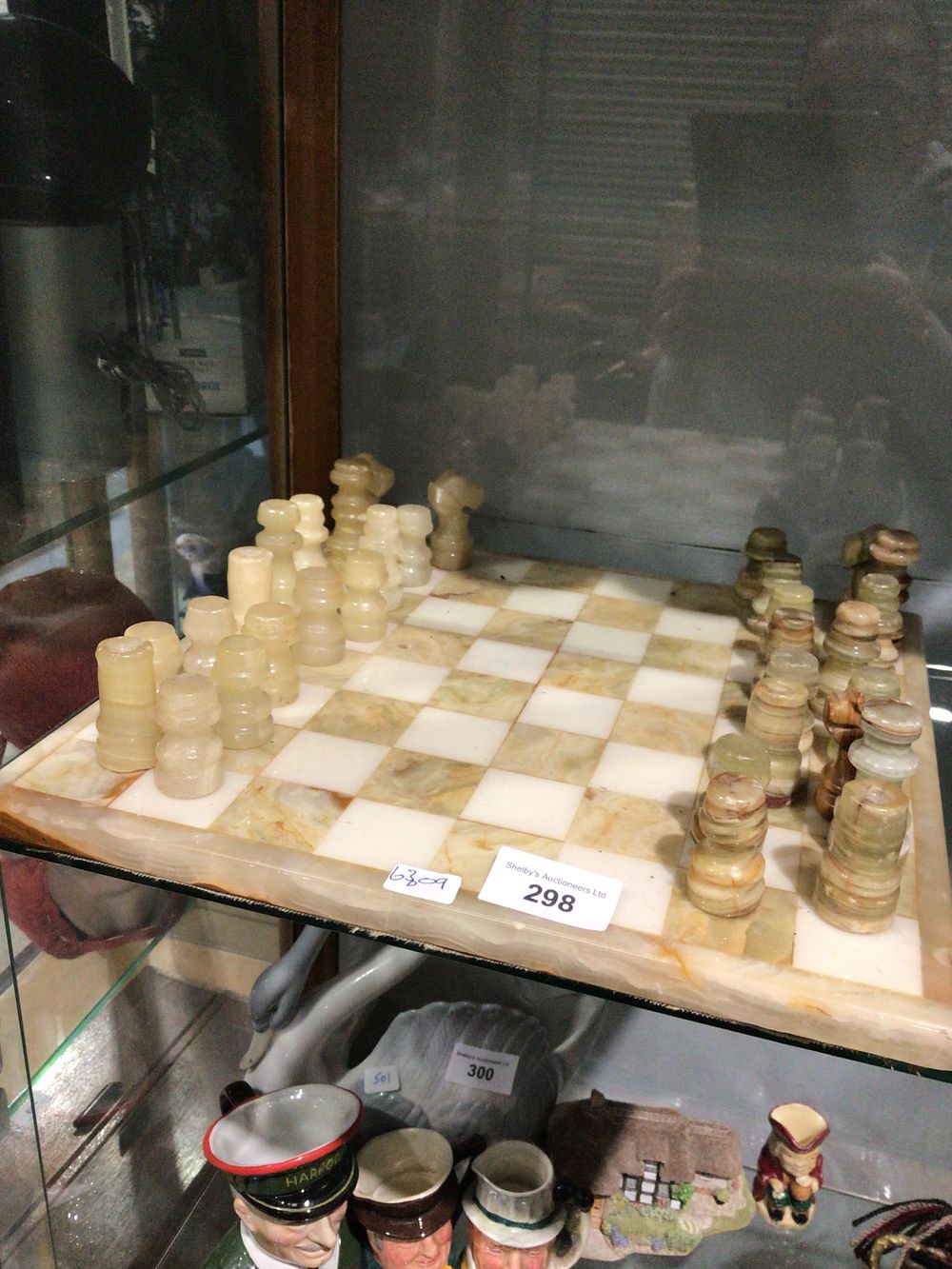 Lot 298: Alabaster chess set all pieces are intact