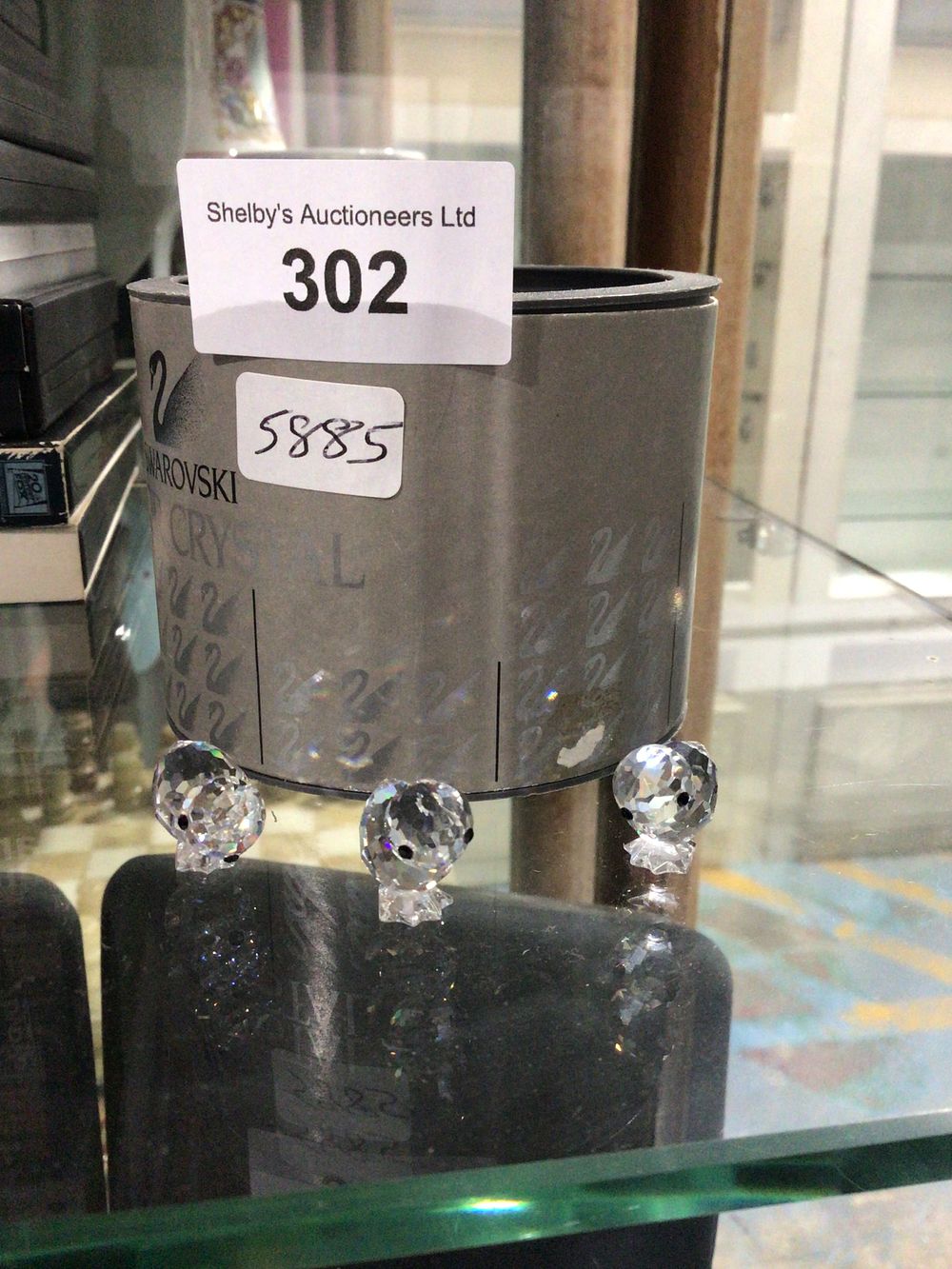 Lot 302: 3 small Swarovski chicks with box