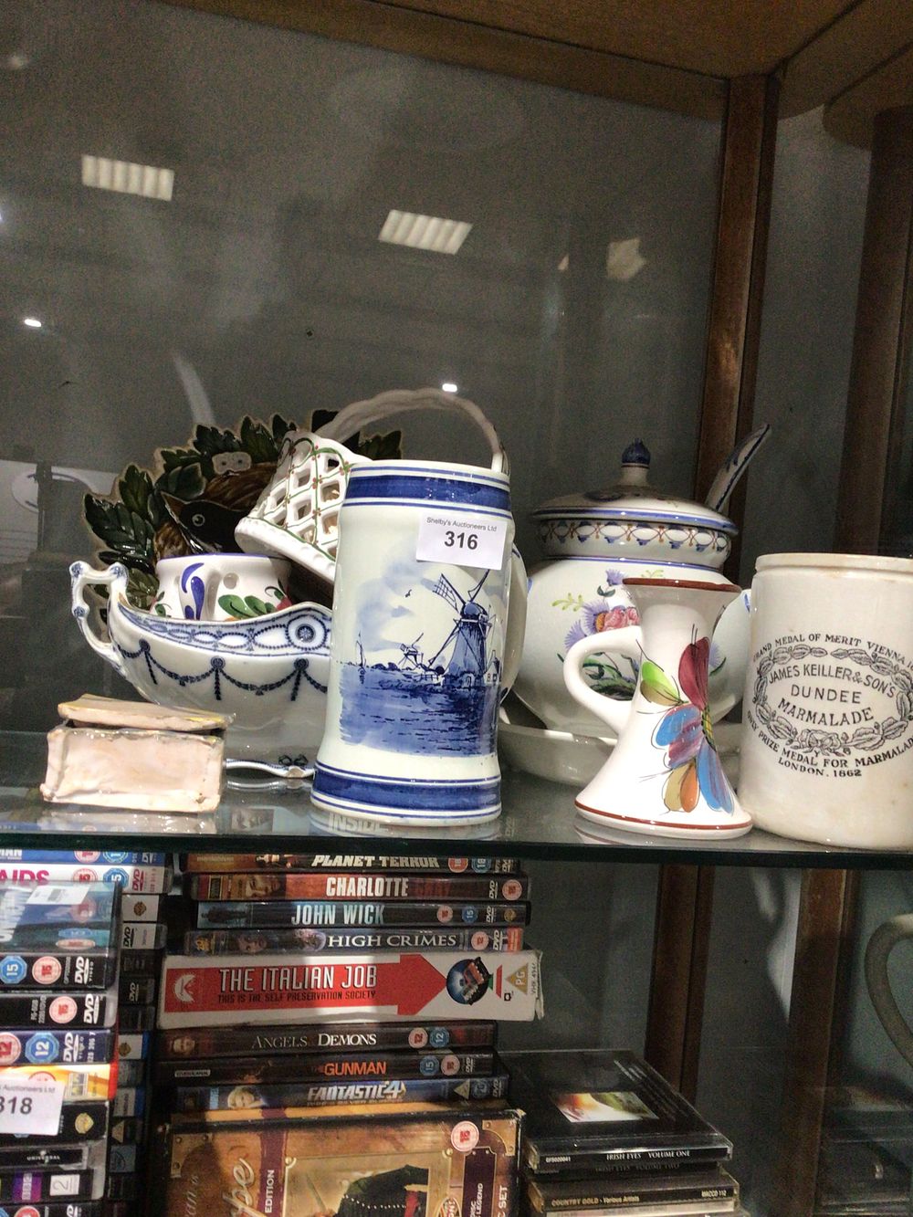 Lot 316: Selection of pottery ware items