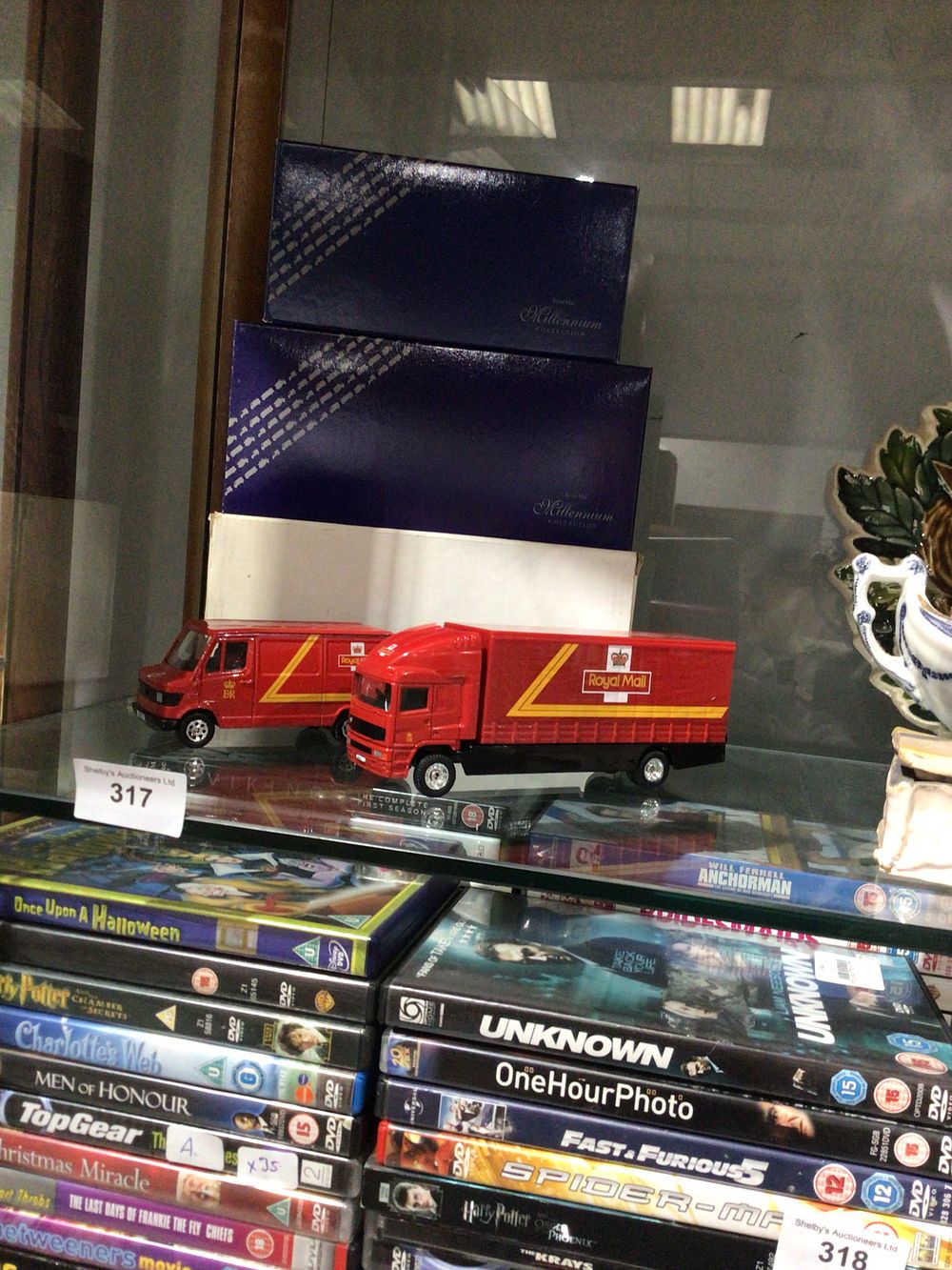 Lot 317: 2 x corgi Royal Mail vehicle models