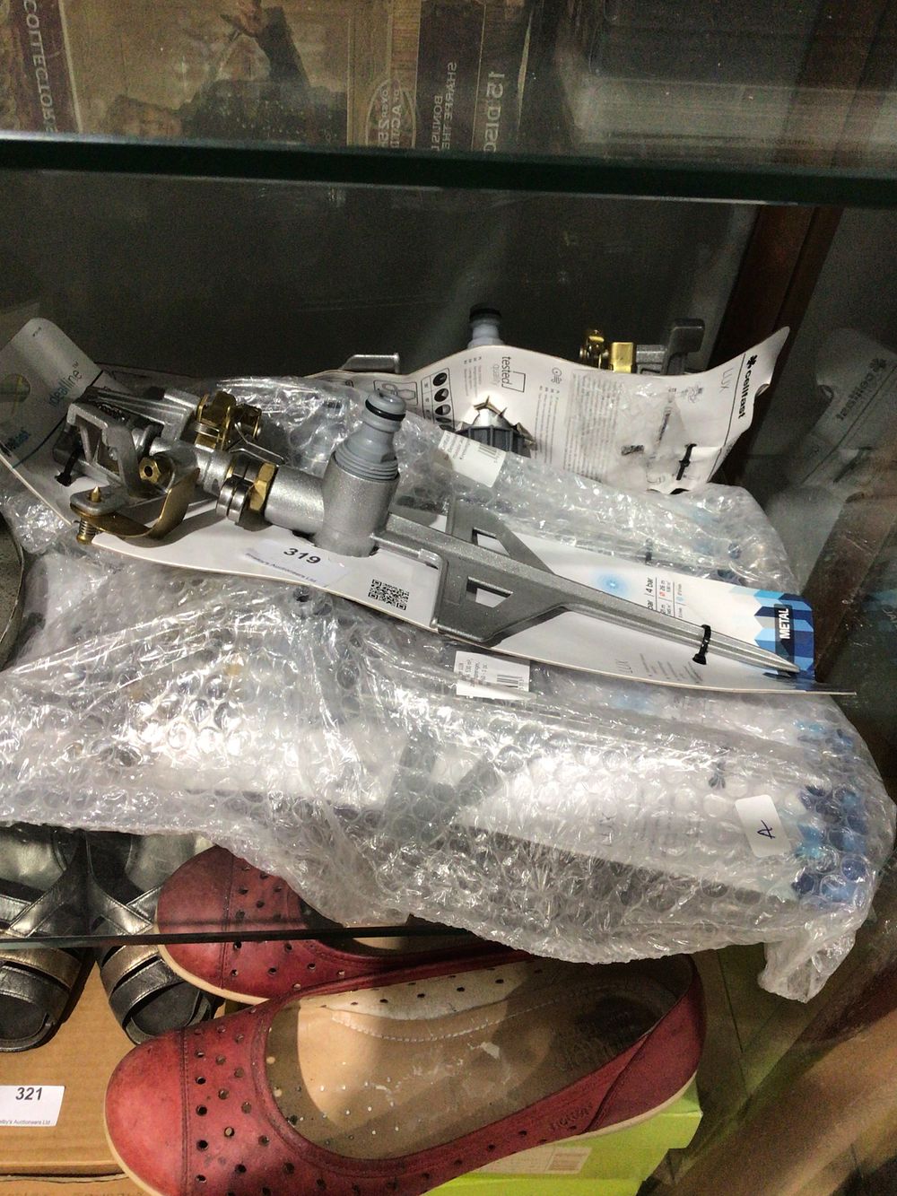 Lot 319: Selection of new in package cellfast metal water...