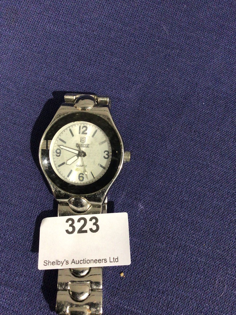 Lot 323: Qbos gents wristwatch