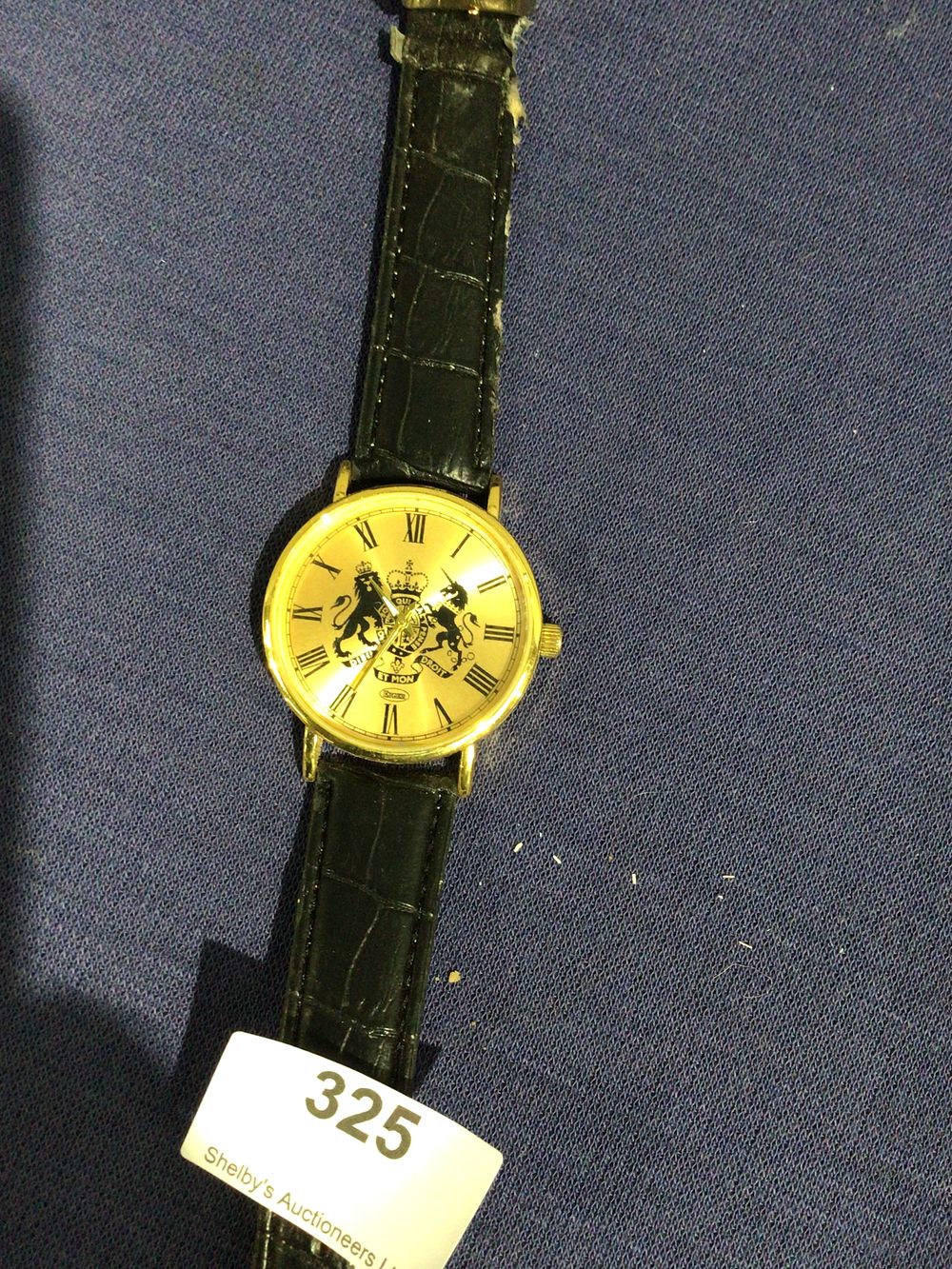 Lot 325: Gents /ladies wrist watch