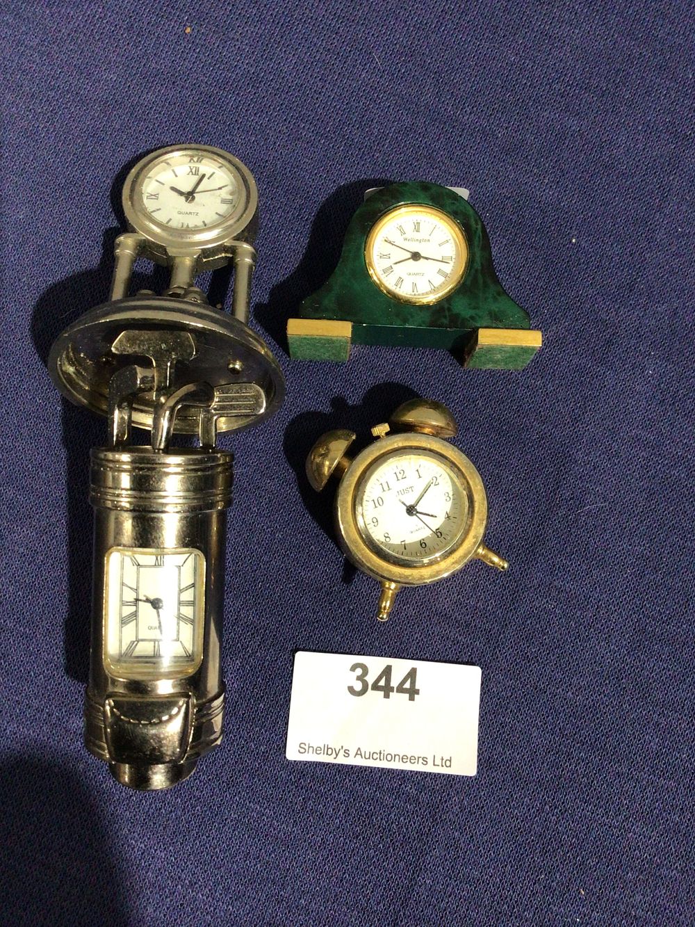 Lot 344: 4 various small novelty clocks