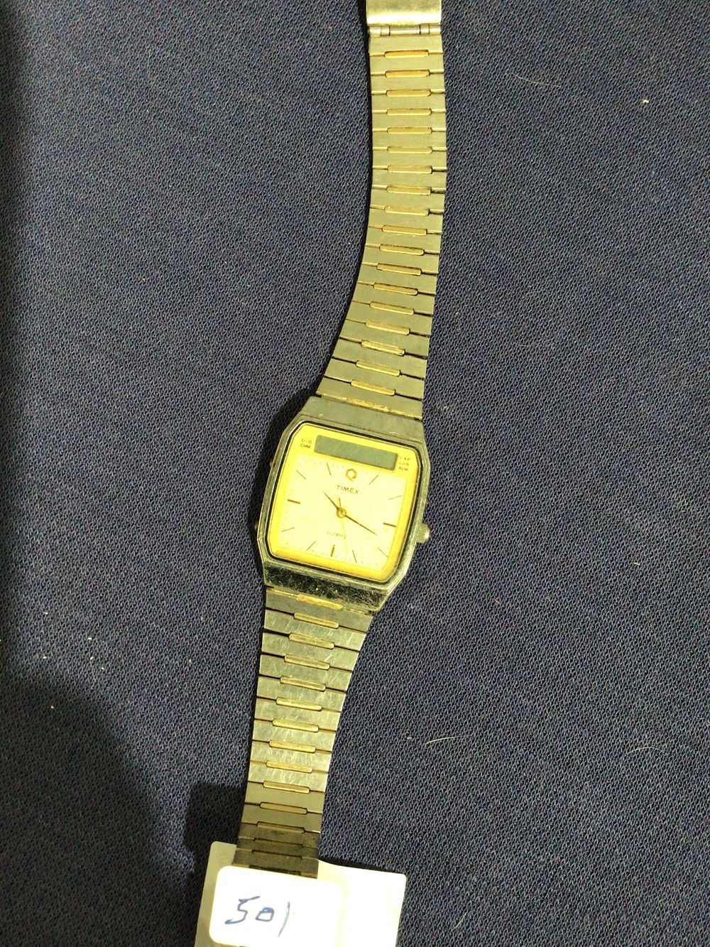 Lot 347: Gents vintage timex watch