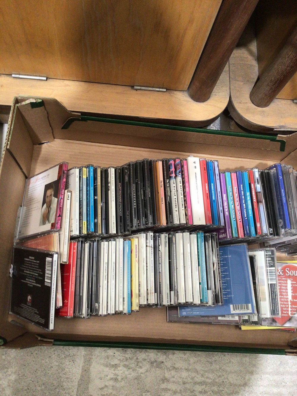 Lot 354: Box containing various music cds