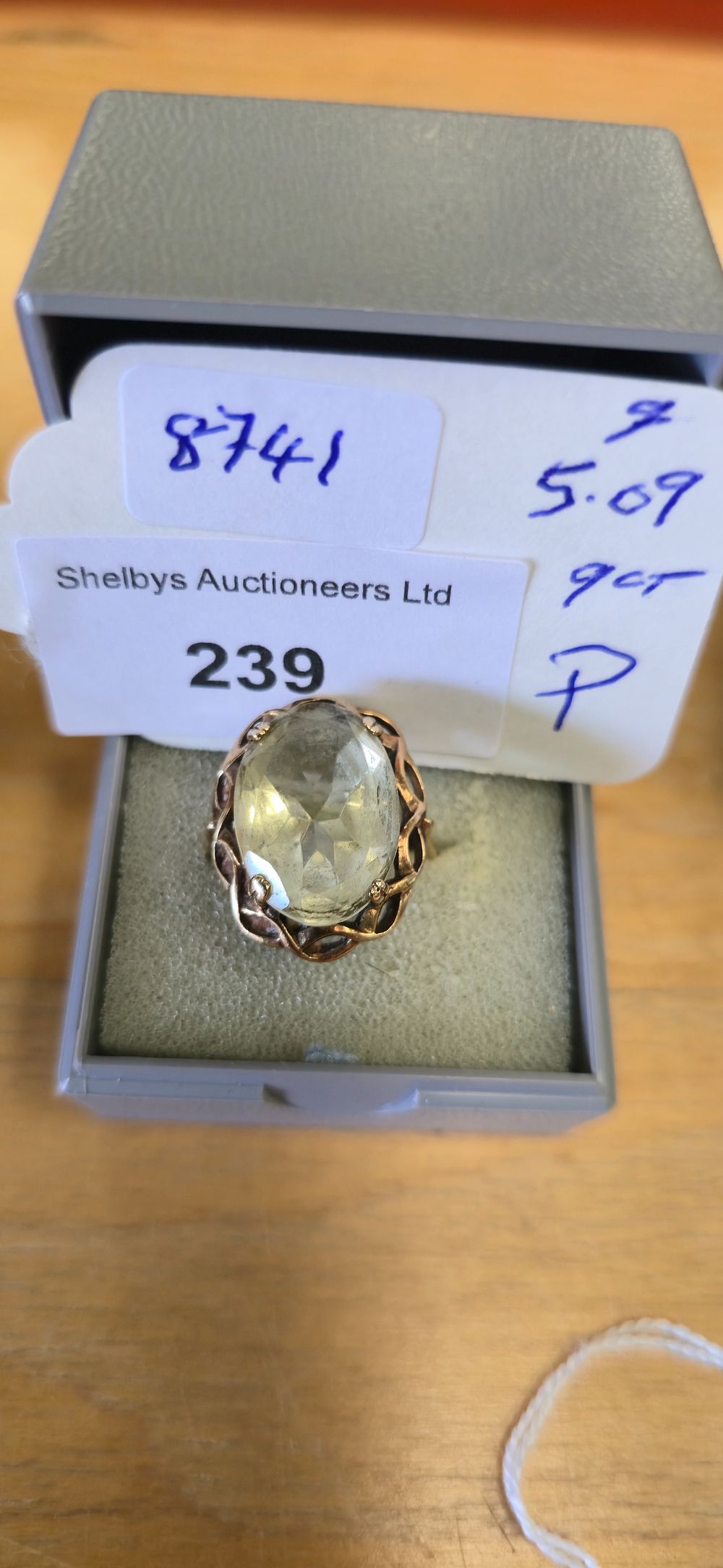 Lot 239: 9 carat gold, inset ladies, ring size p...
