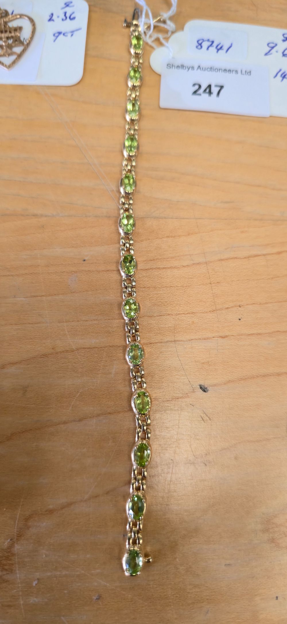 Lot 247: Ladies, Peridot, 14 carat, gold, inset bracelet, 9.69...