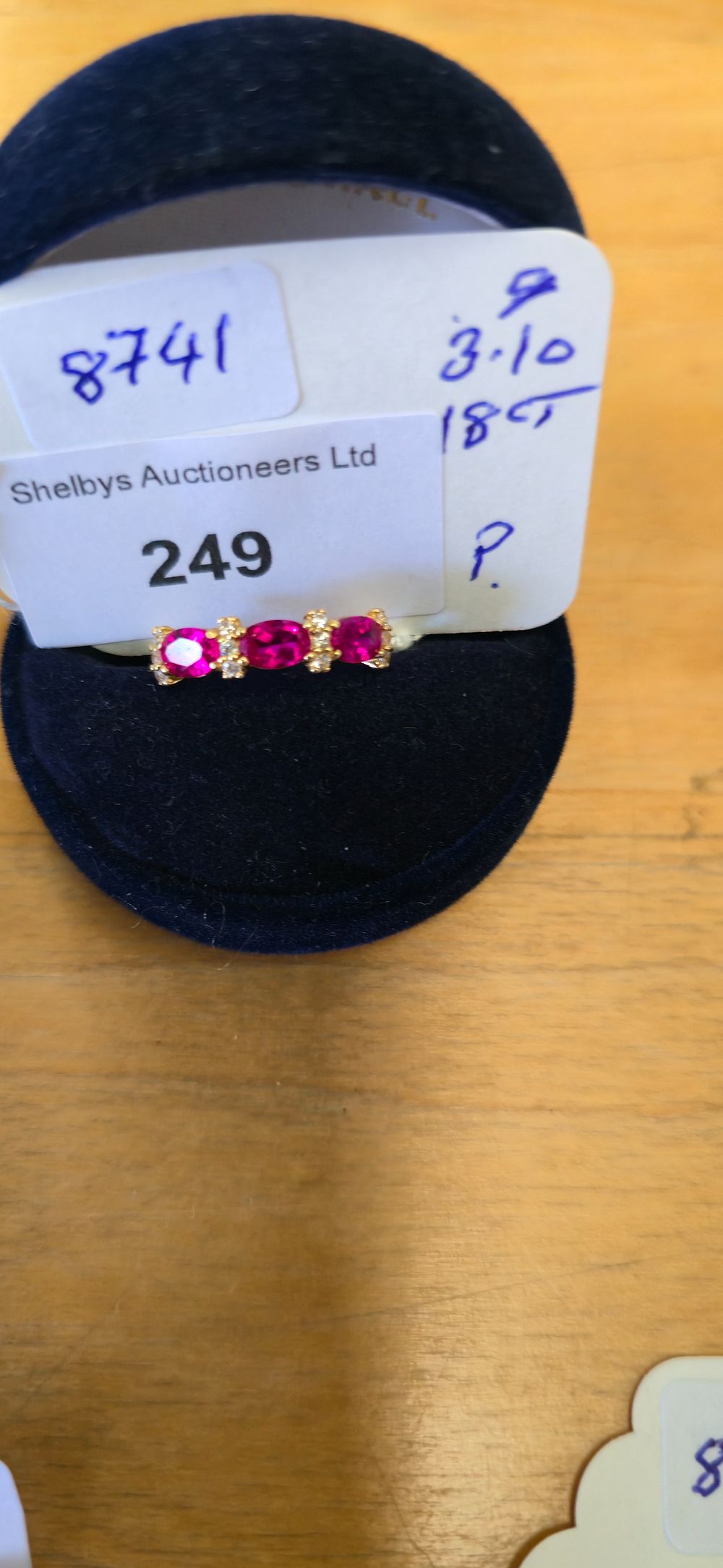 Lot 249: 18 carat gold, inset ladies, ring size pay...