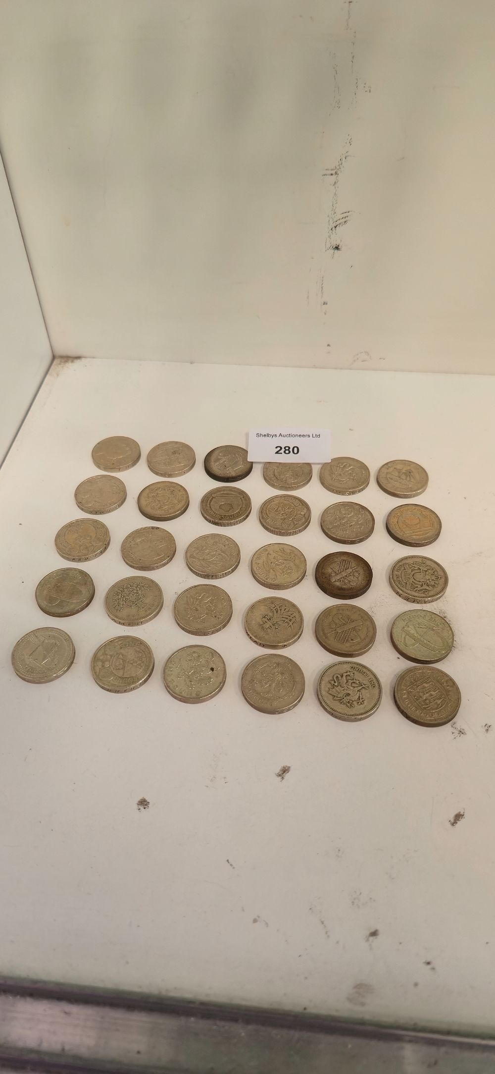 Lot 280: 30. Various collectors £1 coins