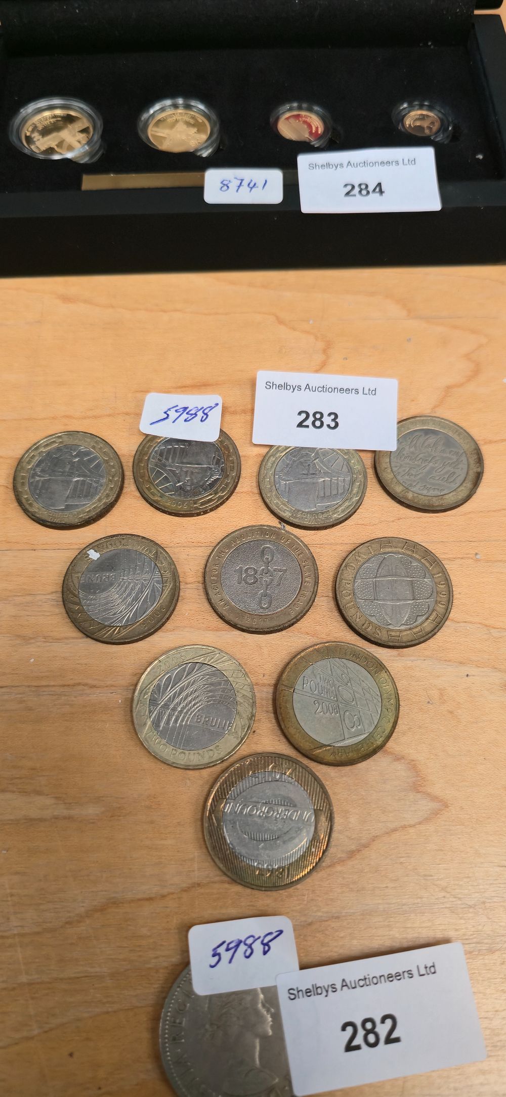 Lot 283: 10. Various collectors £2 coins.