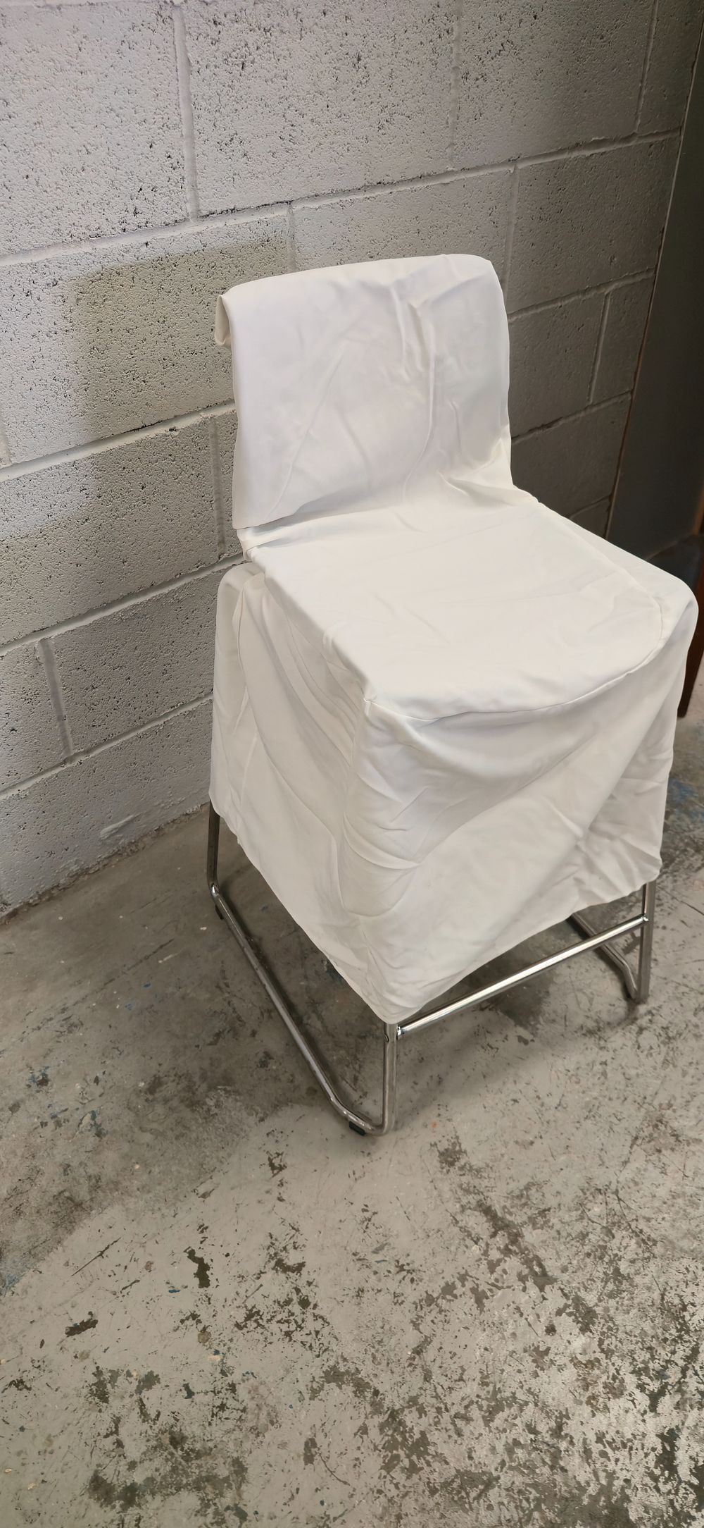 Lot 307: Box containing 25 Ivory chair covers