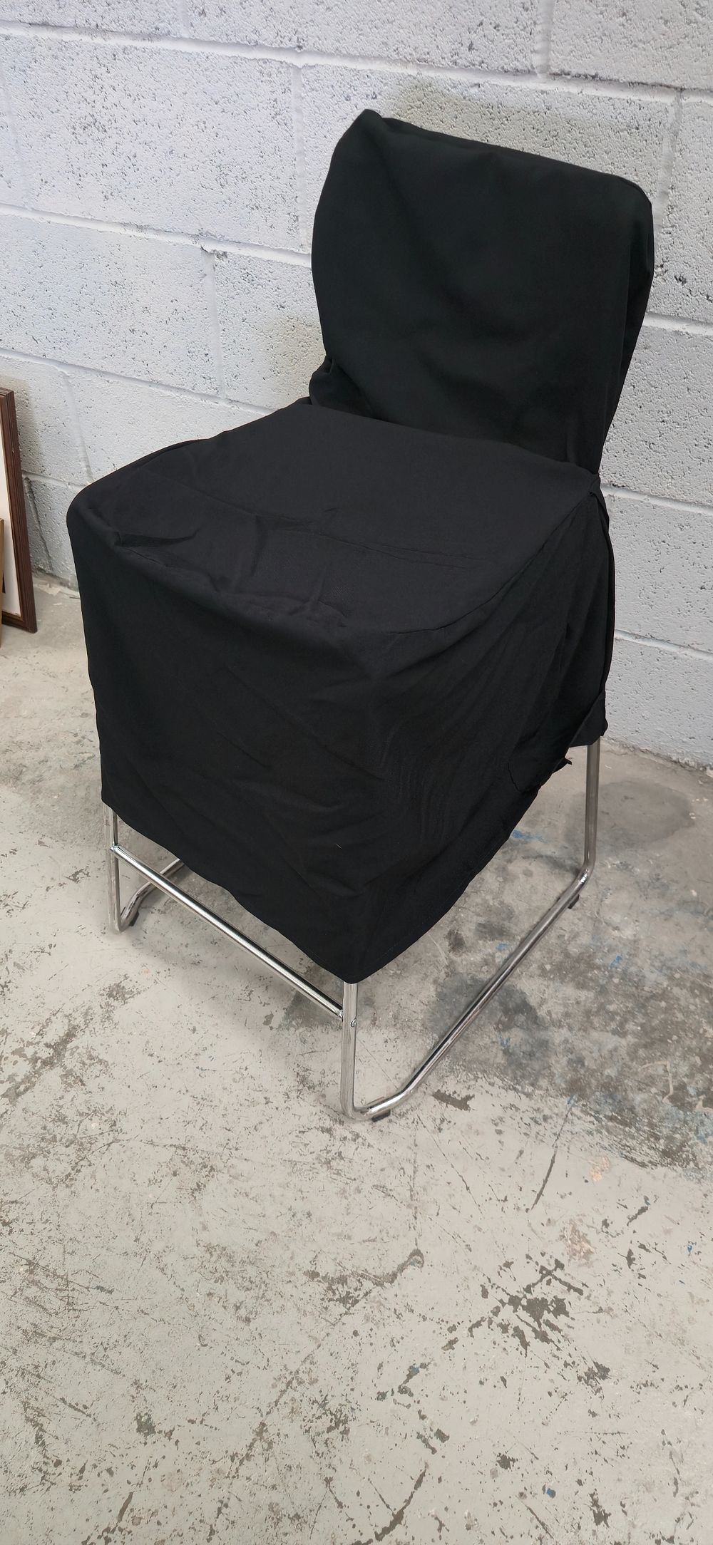 Lot 313: Box containing 25 black seat covers