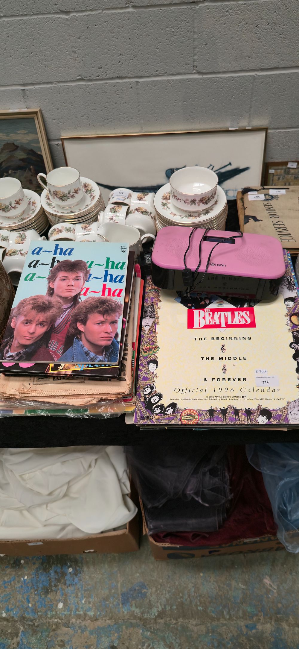 Lot 316: Collection of various 80s and 90s Collectibles, including...