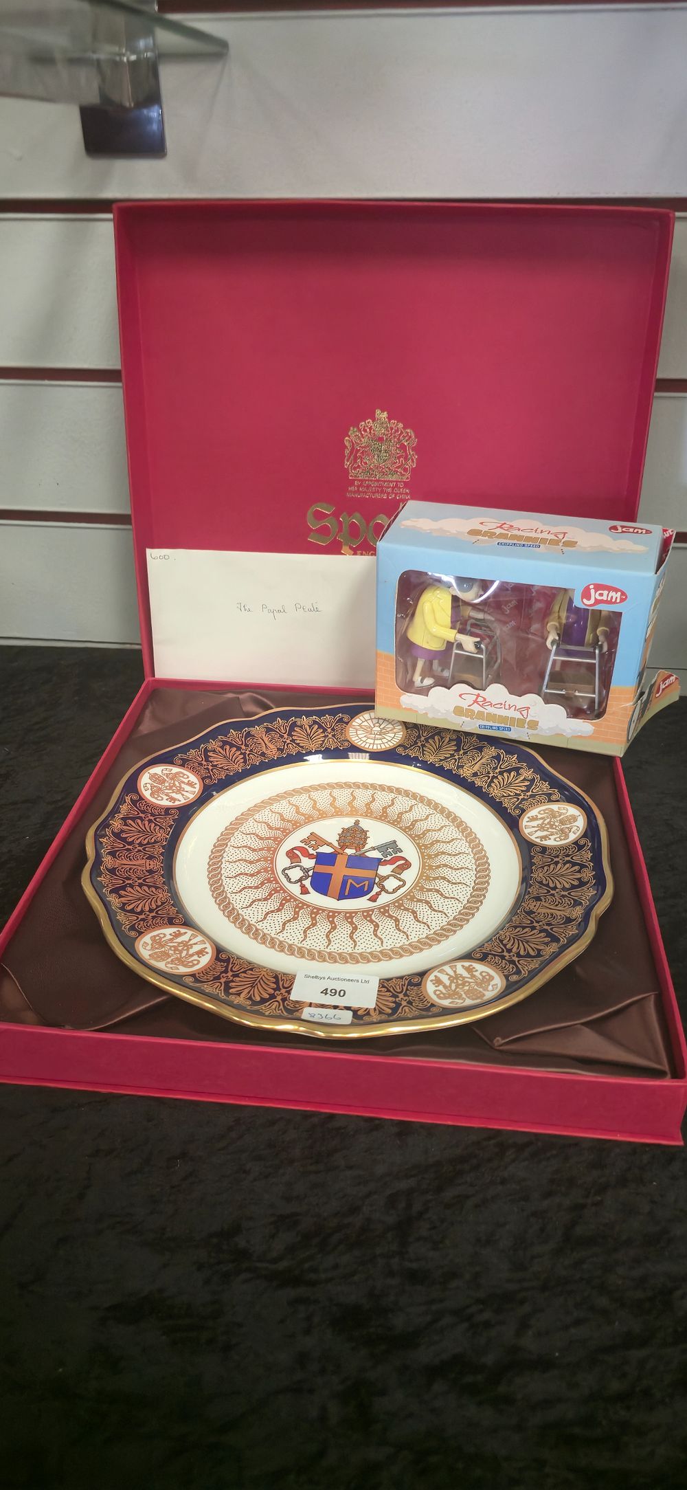 Lot 490: Spode the papal plate, limited edition, 600 of...