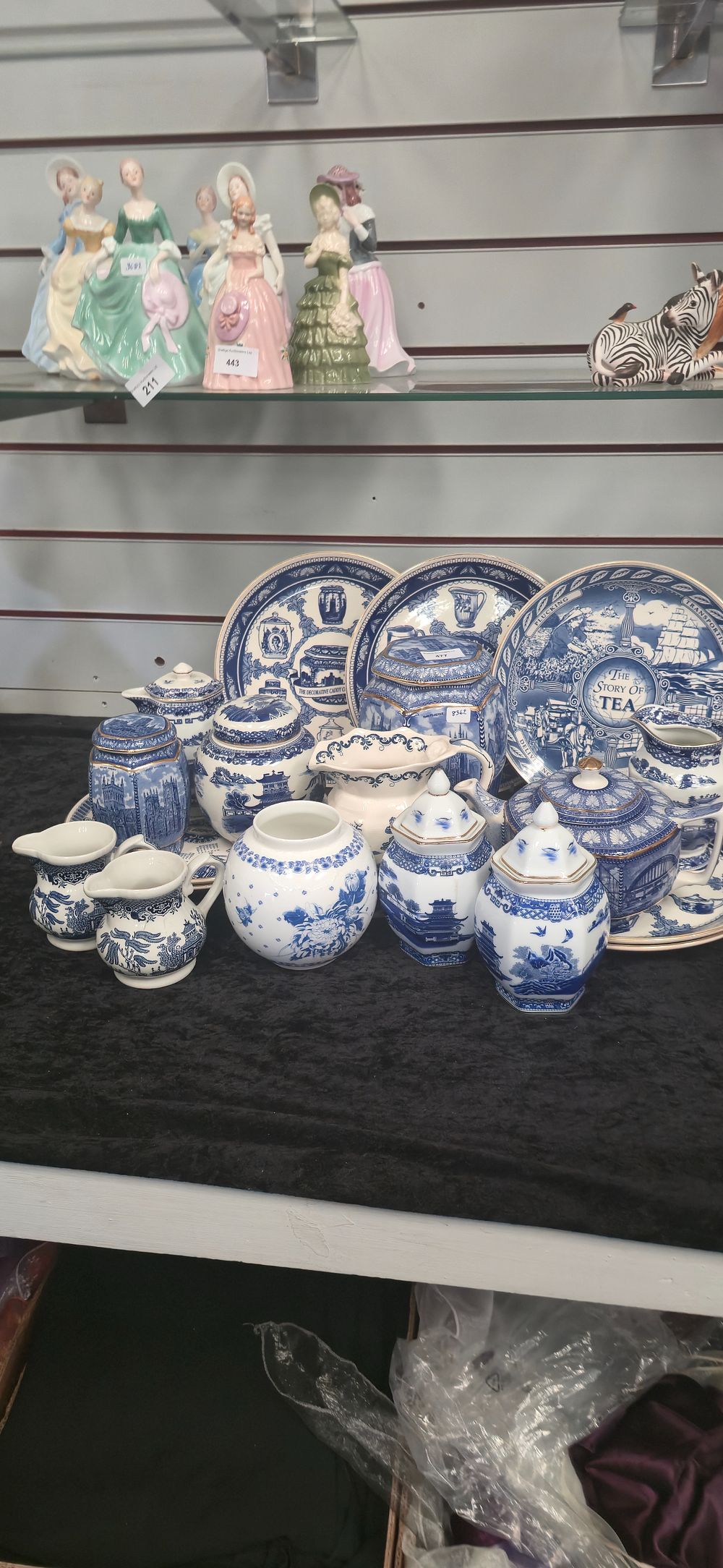 Lot 477: Large selection of ringtons pottery, ware items