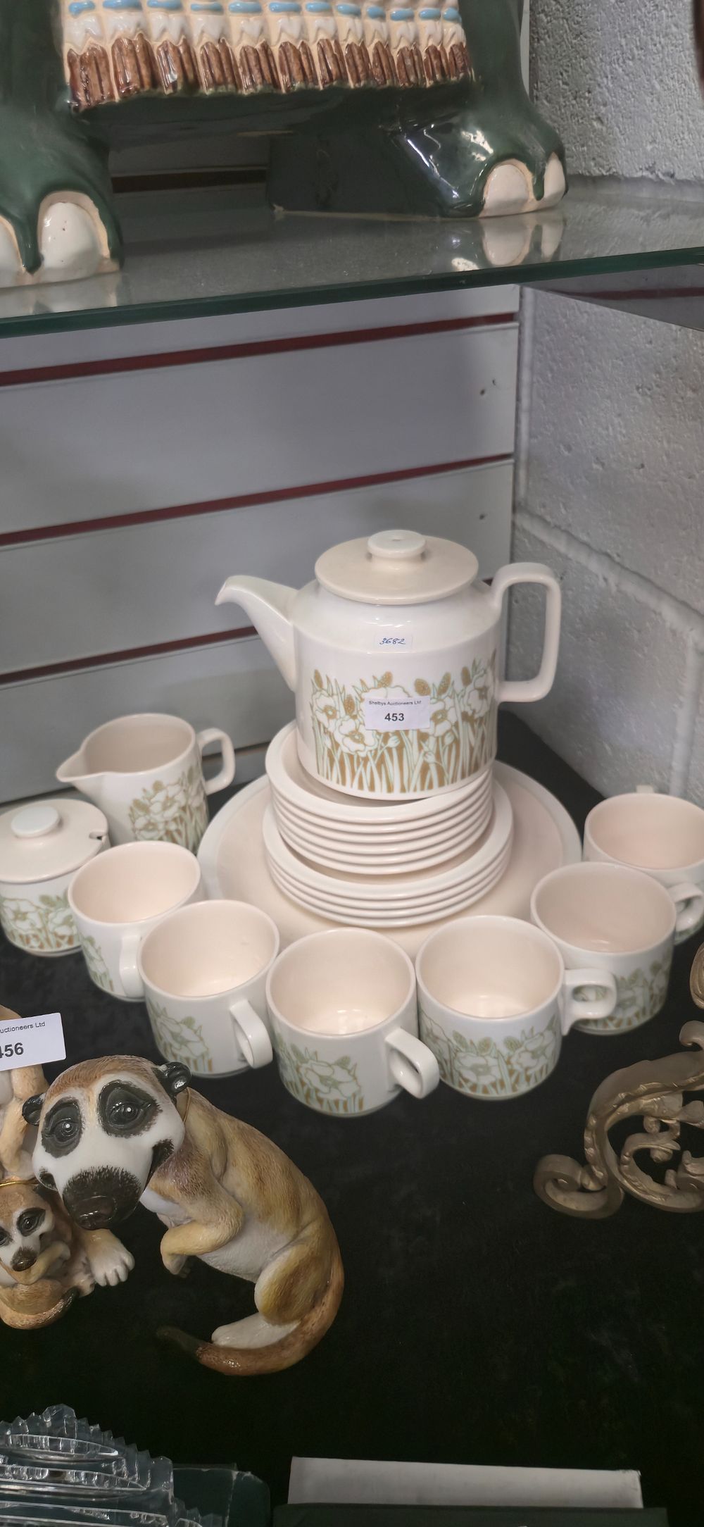 Lot 453: Selection of Hornsey fleur, pattern,tea set items