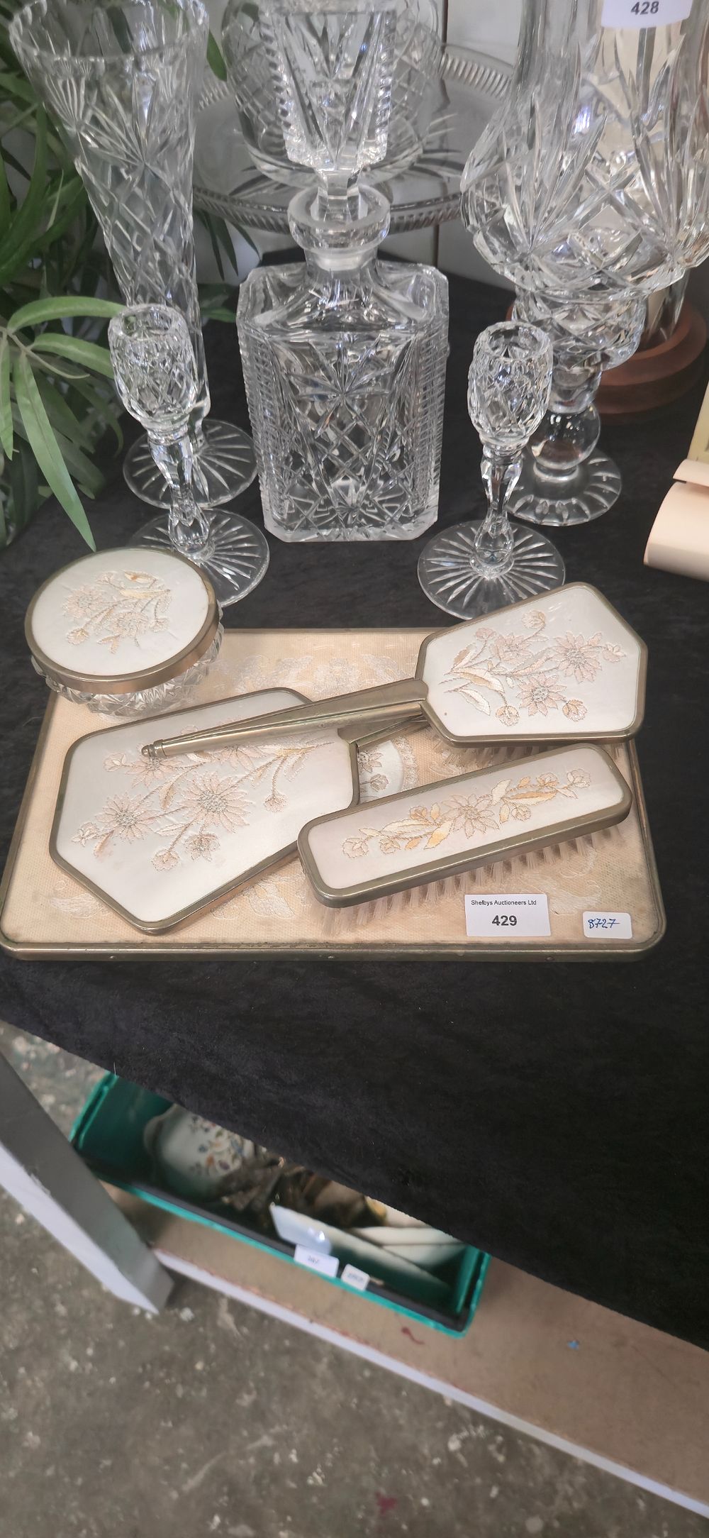 Lot 429: 1960s ladies dressing table set