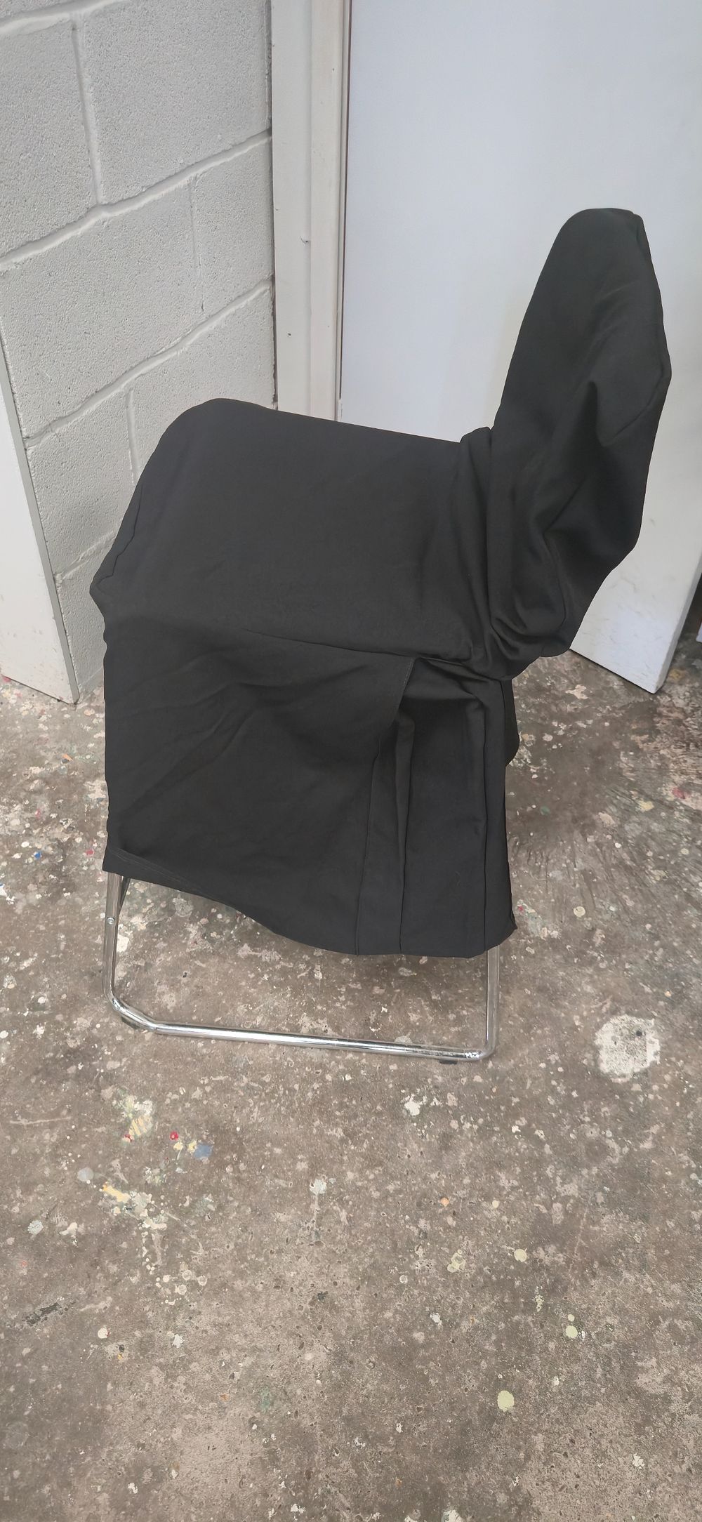 Lot 409: Box containing 25 black chair seat covers