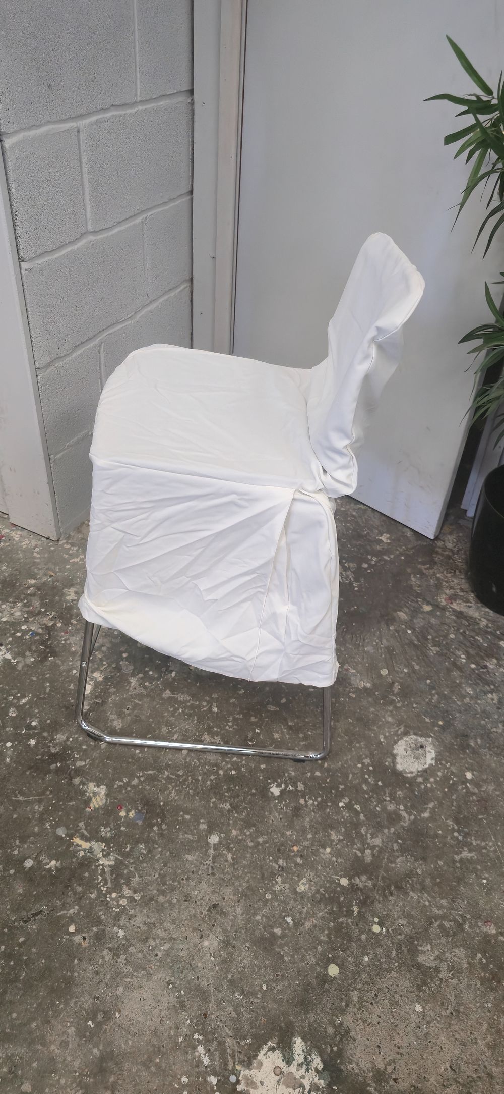 Lot 407: Box containing 25 Ivory chair covers