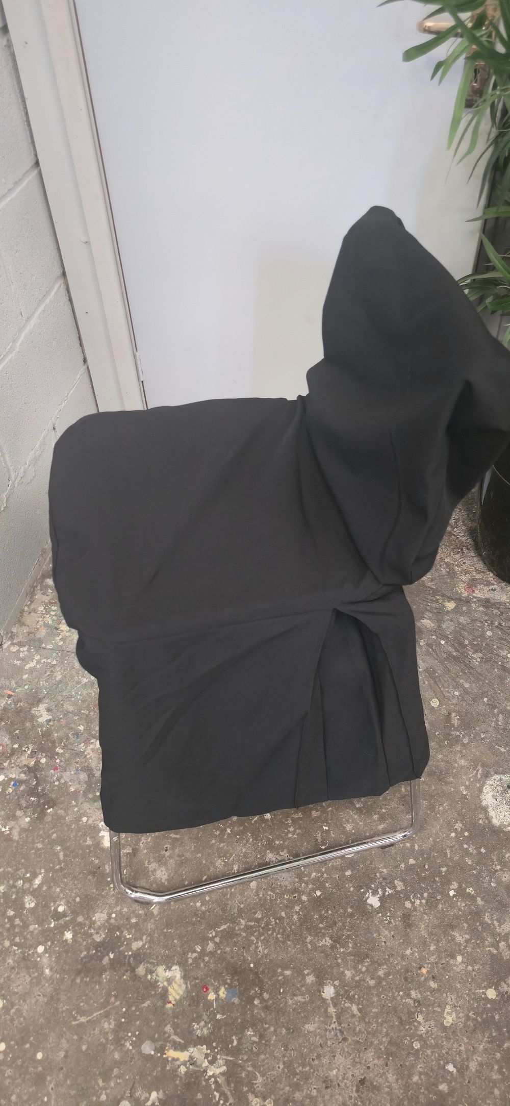 Lot 401: Box containing 25 black chair seat covers