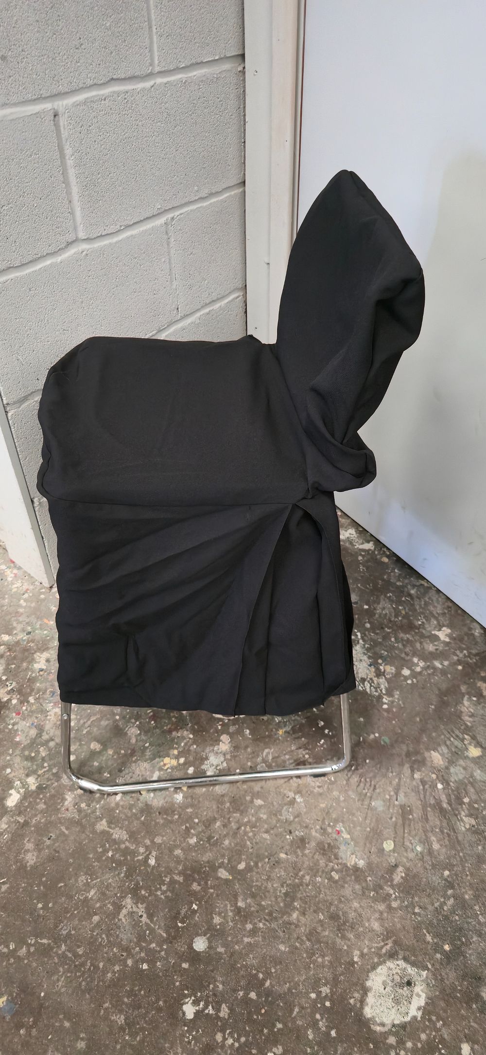 Lot 390: Box containing 25 black chair covers