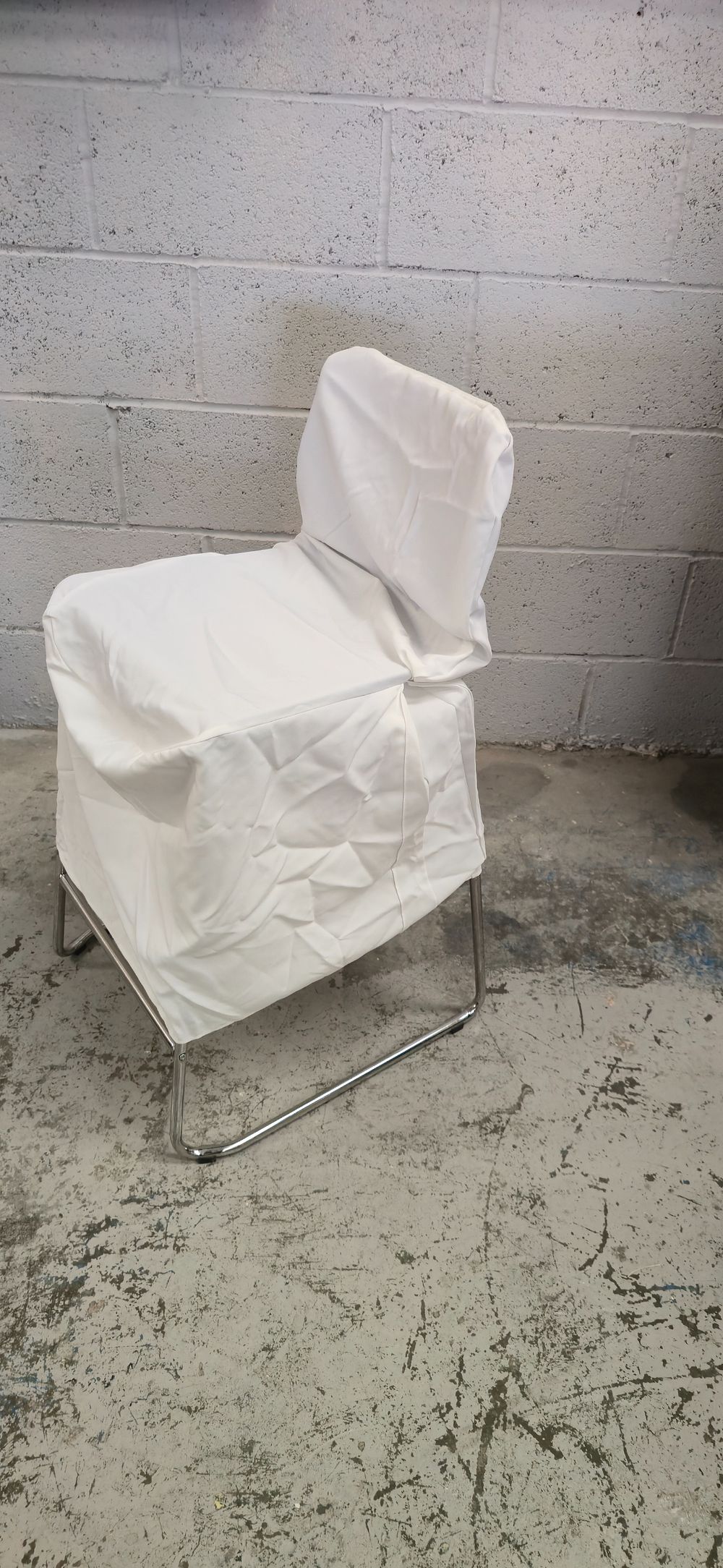 Lot 359: Box containing 25 Ivory chair, back covers