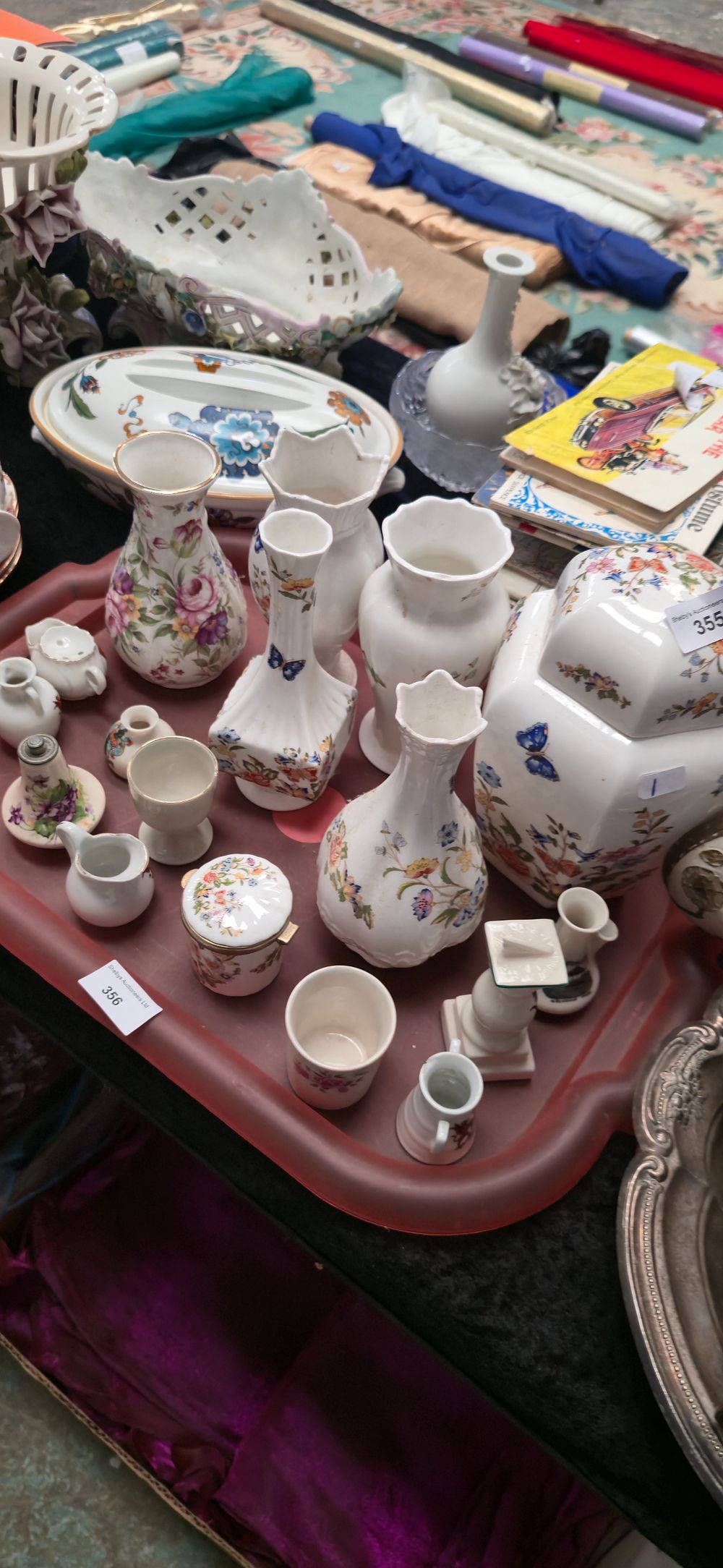 Lot 356: Tray containing Ainsley pottery wear with crest, ware...