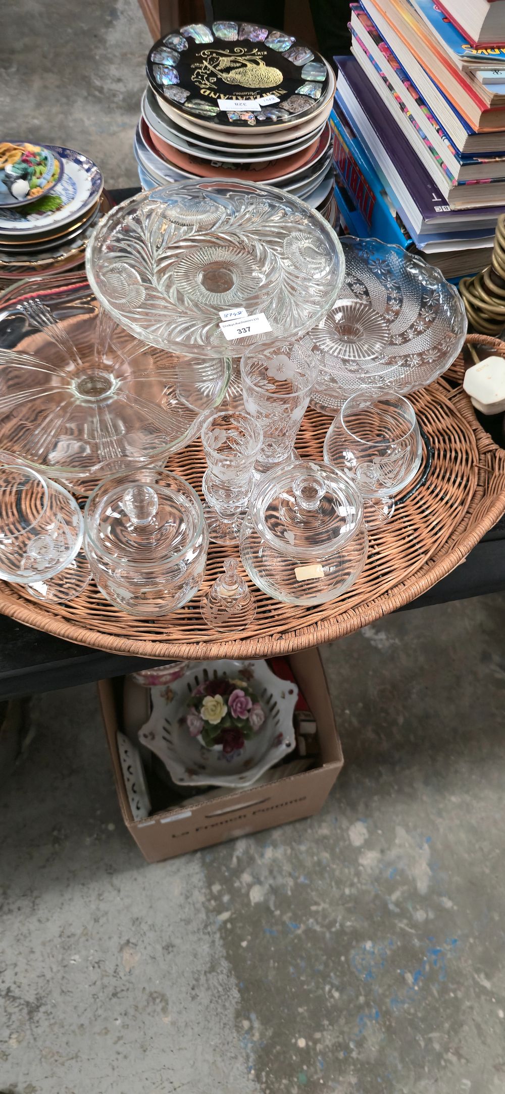 Lot 337: Selection of various cakes Stands with glassware items
